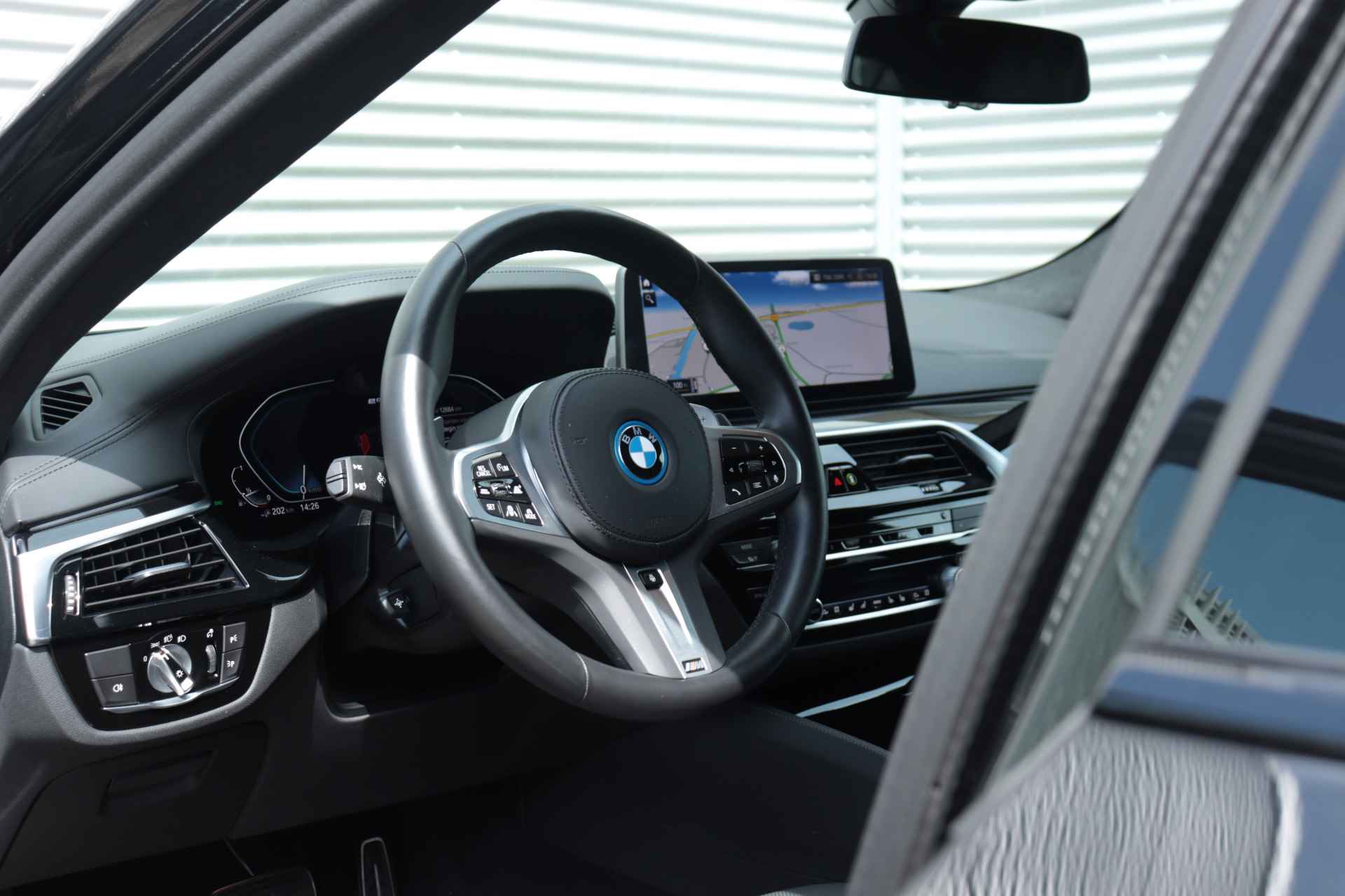 BMW 5 Serie Sedan 545e xDrive | High Executive / M Sportpakket / Trekhaak / Stoelventilatie / Harman Kardon / Head-Up / Driving Assistant Professionel / Stoelmassage / Parking Assistant Plus / Laserlight / 19'' LMV - 13/43