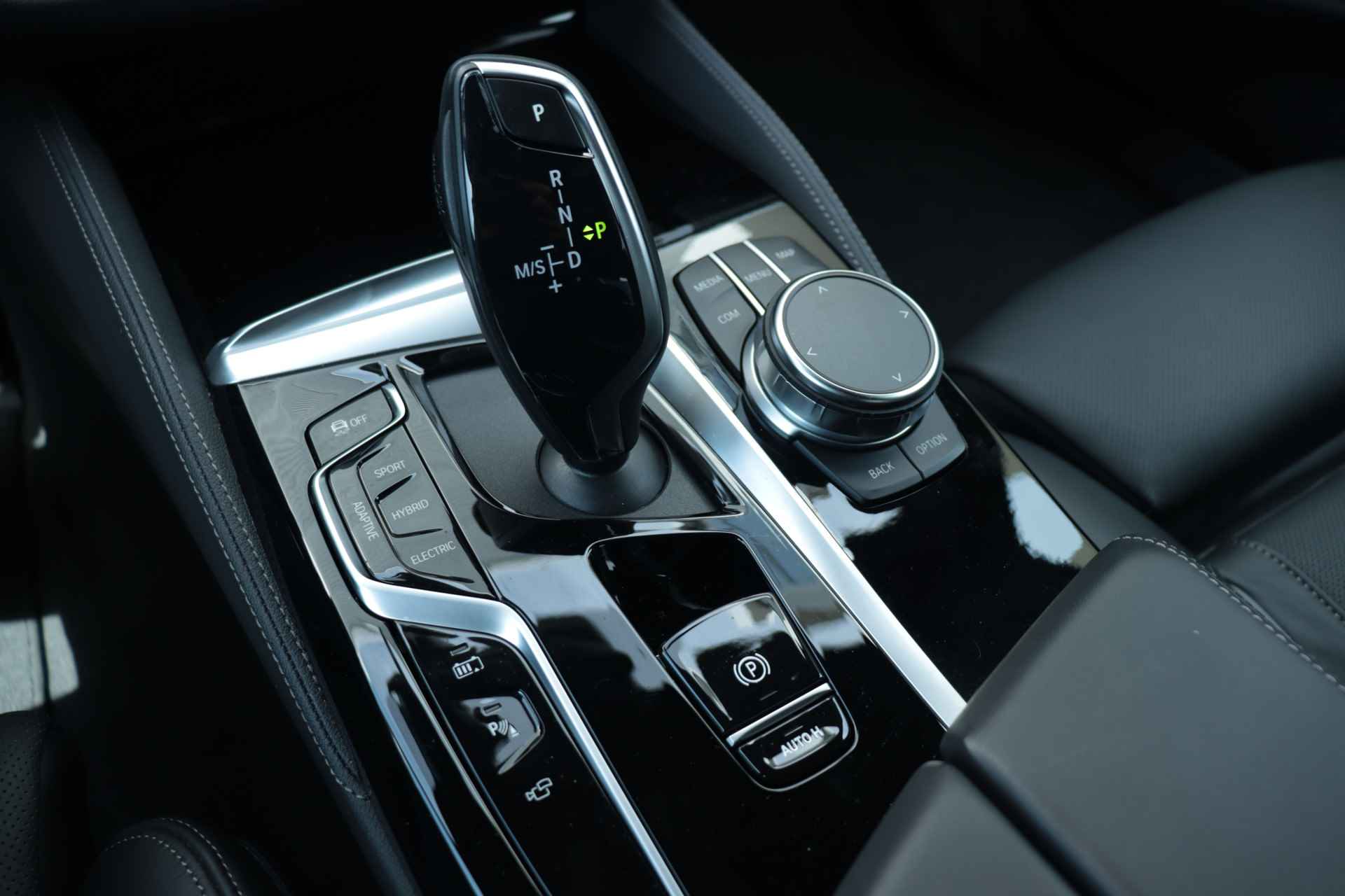 BMW 5 Serie Sedan 545e xDrive | High Executive / M Sportpakket / Trekhaak / Stoelventilatie / Harman Kardon / Head-Up / Driving Assistant Professionel / Stoelmassage / Parking Assistant Plus / Laserlight / 19'' LMV - 18/43