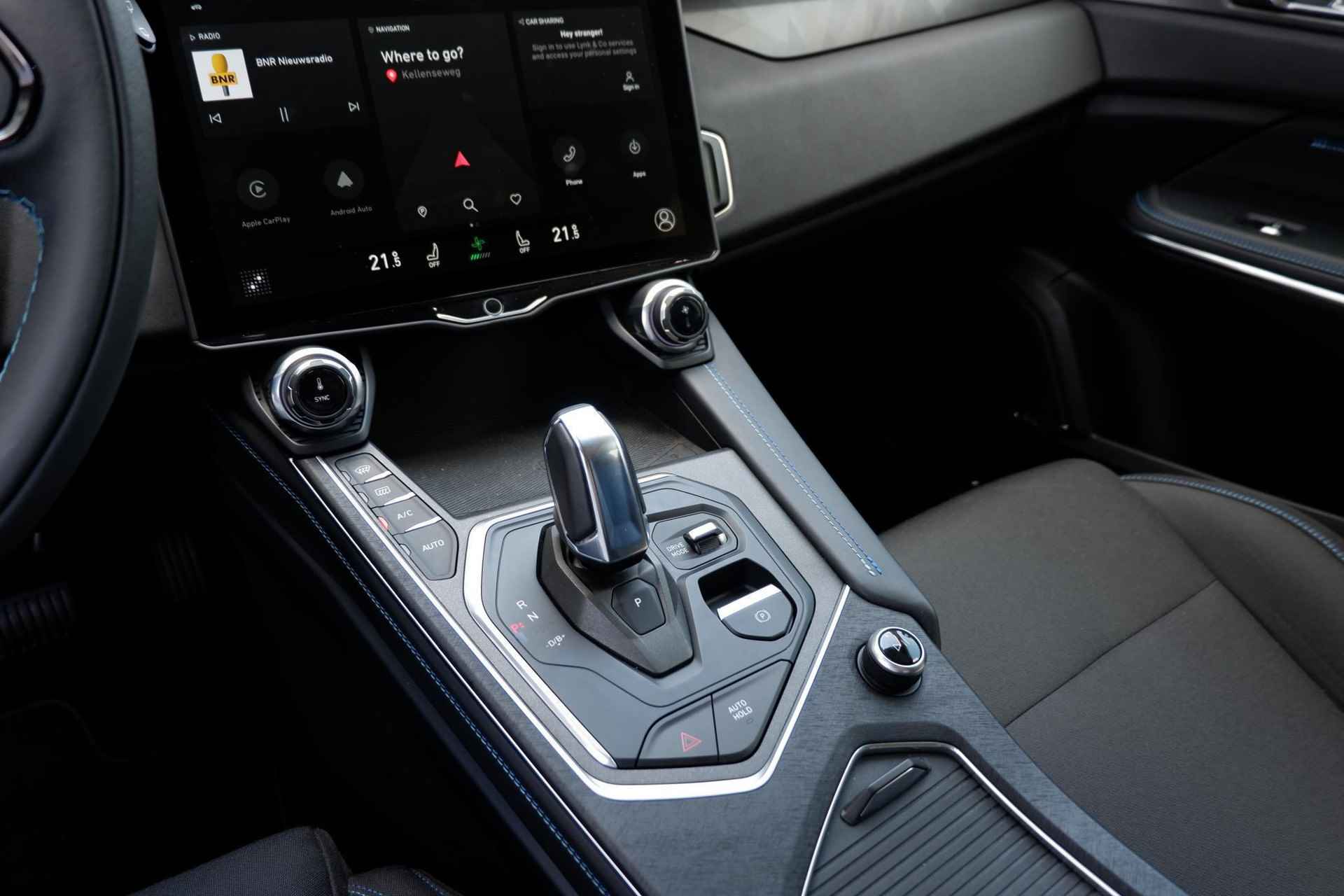 Lynk & Co 01 AUT7 262PK Plug-in Hybrid, Panoramisch Schuif-/Kanteldak, Infinity Premium Geluidssysteem, Parkeersensoren Voor + Achter, Achteruitrijcamera, Elektrisch Verstelbare Bestuurdersstoel Met Geheugen, Adaptieve Cruise Control, Highway Assist, Verwarmbare Voorstoelen, Apple CarPlay, Android Auto - 18/32