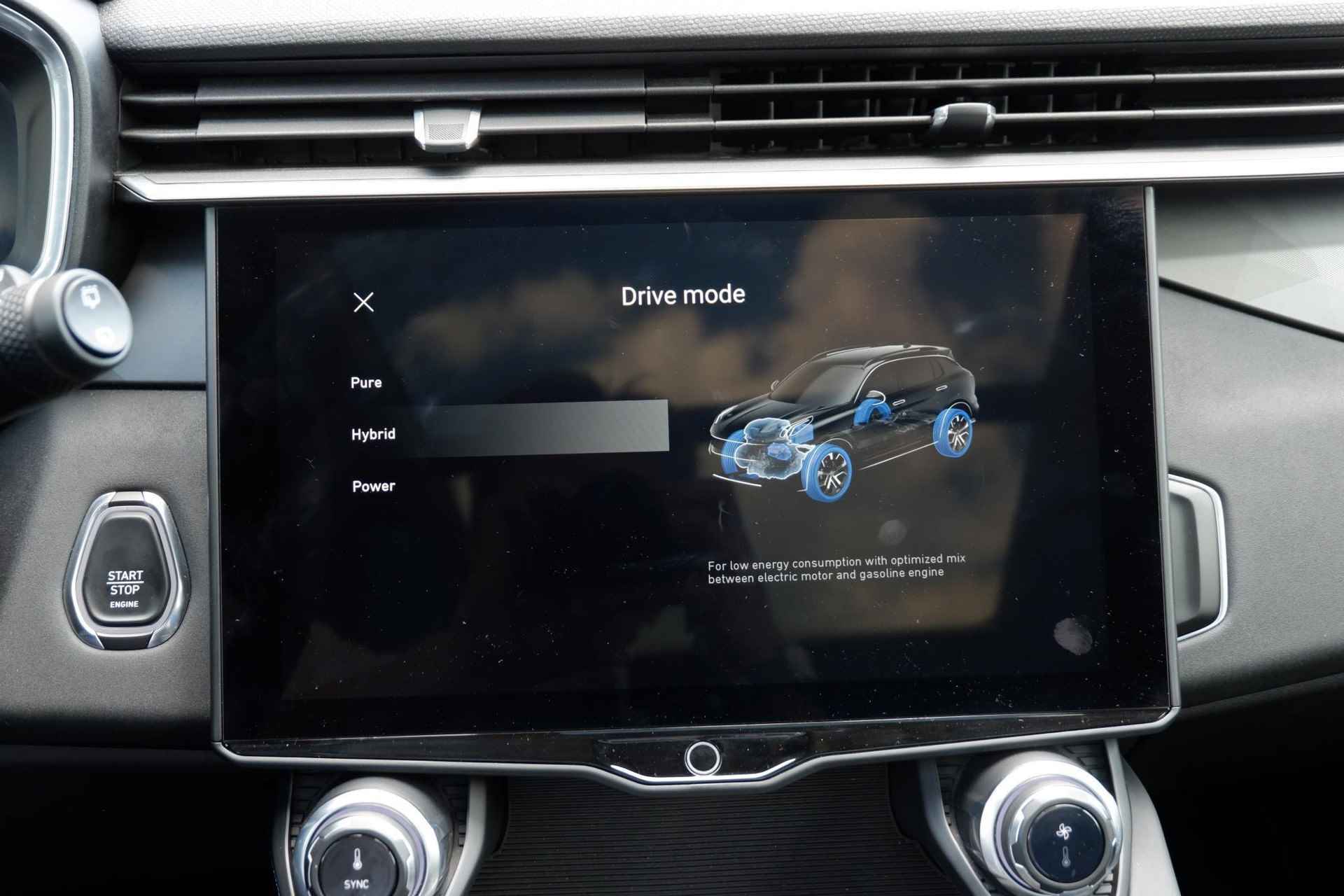 Lynk & Co 01 AUT7 262PK Plug-in Hybrid, Panoramisch Schuif-/Kanteldak, Infinity Premium Geluidssysteem, Parkeersensoren Voor + Achter, Achteruitrijcamera, Elektrisch Verstelbare Bestuurdersstoel Met Geheugen, Adaptieve Cruise Control, Highway Assist, Verwarmbare Voorstoelen, Apple CarPlay, Android Auto - 28/32