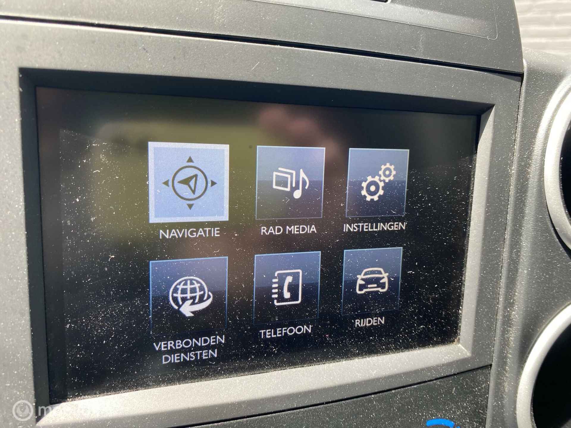 Peugeot Partner Tepee 1.2 PureTech Allure 110 pk navigatie en airco PDC Carplay Mirror link - 33/35