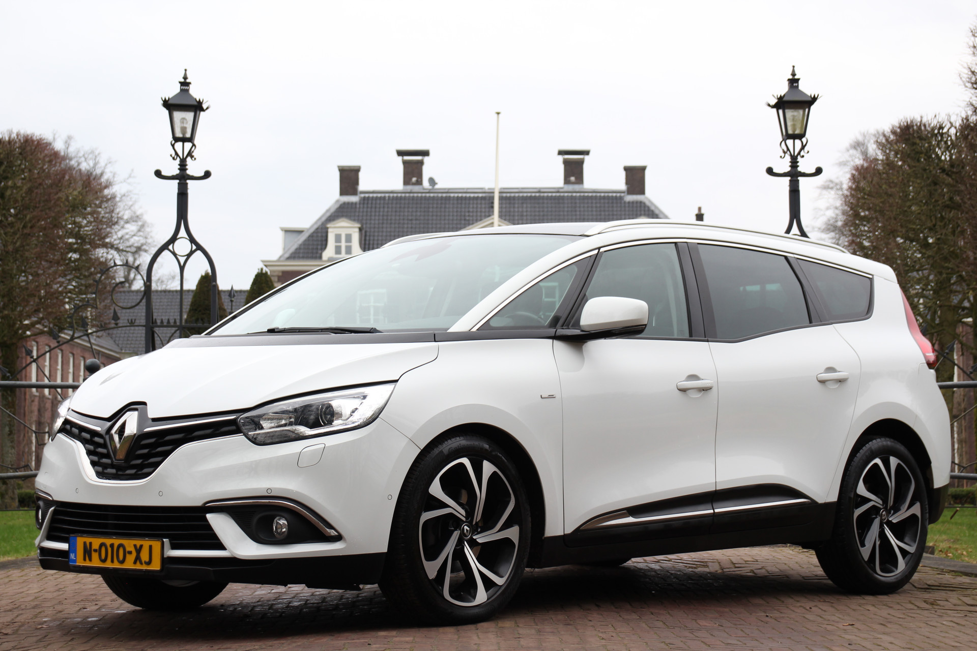 Renault Grand Scénic 1.2 TCe BOSE | PANODAK | AFN. TREKHAAK | LEDER | CAMERA | STOELVERWARMING | DODE HOEK | 20" LMV | PRACHTIGE STAAT! | PARK SENS V