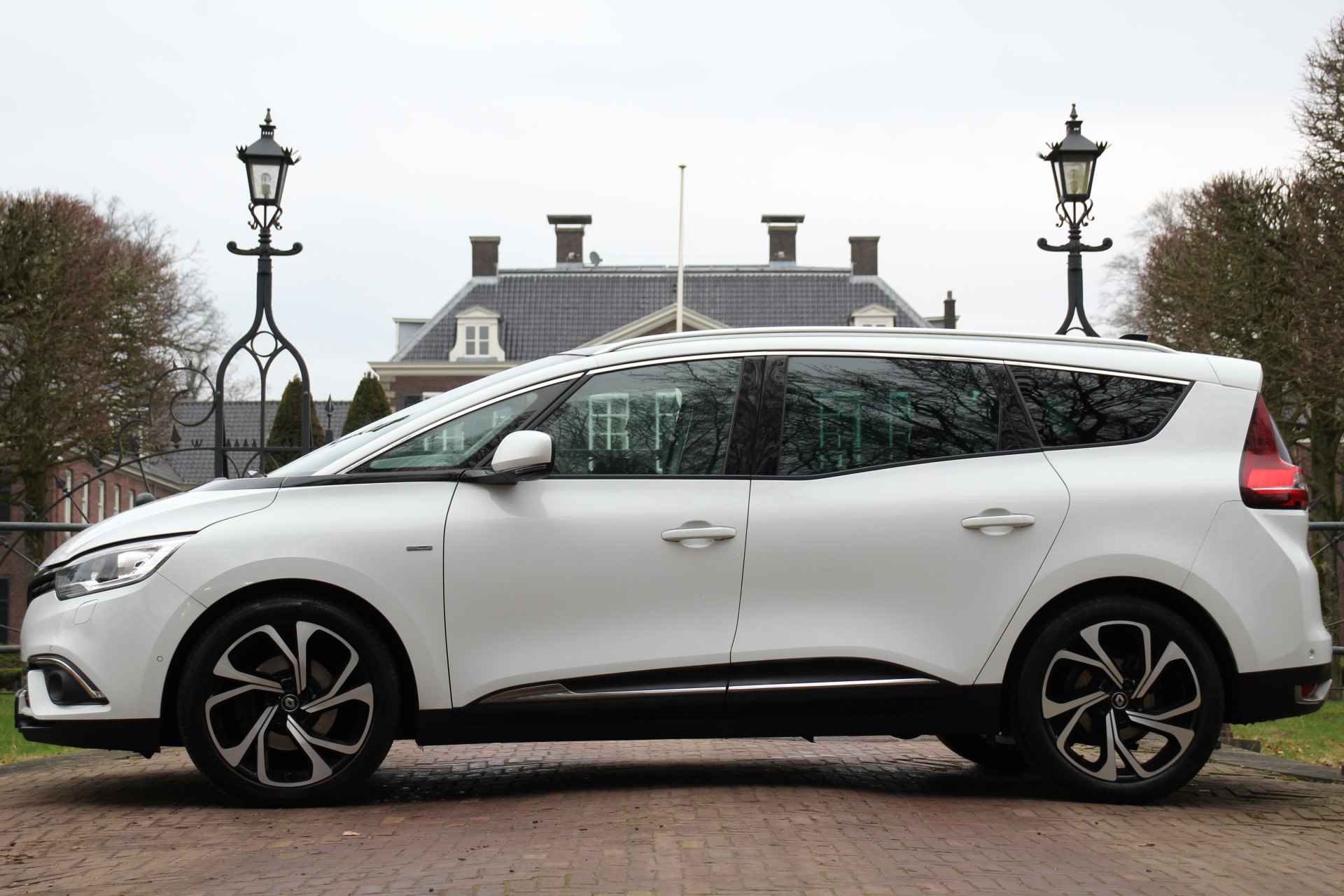 Renault Grand Scénic 1.2 TCe BOSE | PANODAK | AFN. TREKHAAK | LEDER | CAMERA | STOELVERWARMING | DODE HOEK | 20" LMV | PRACHTIGE STAAT! | PARK SENS V - 2/32