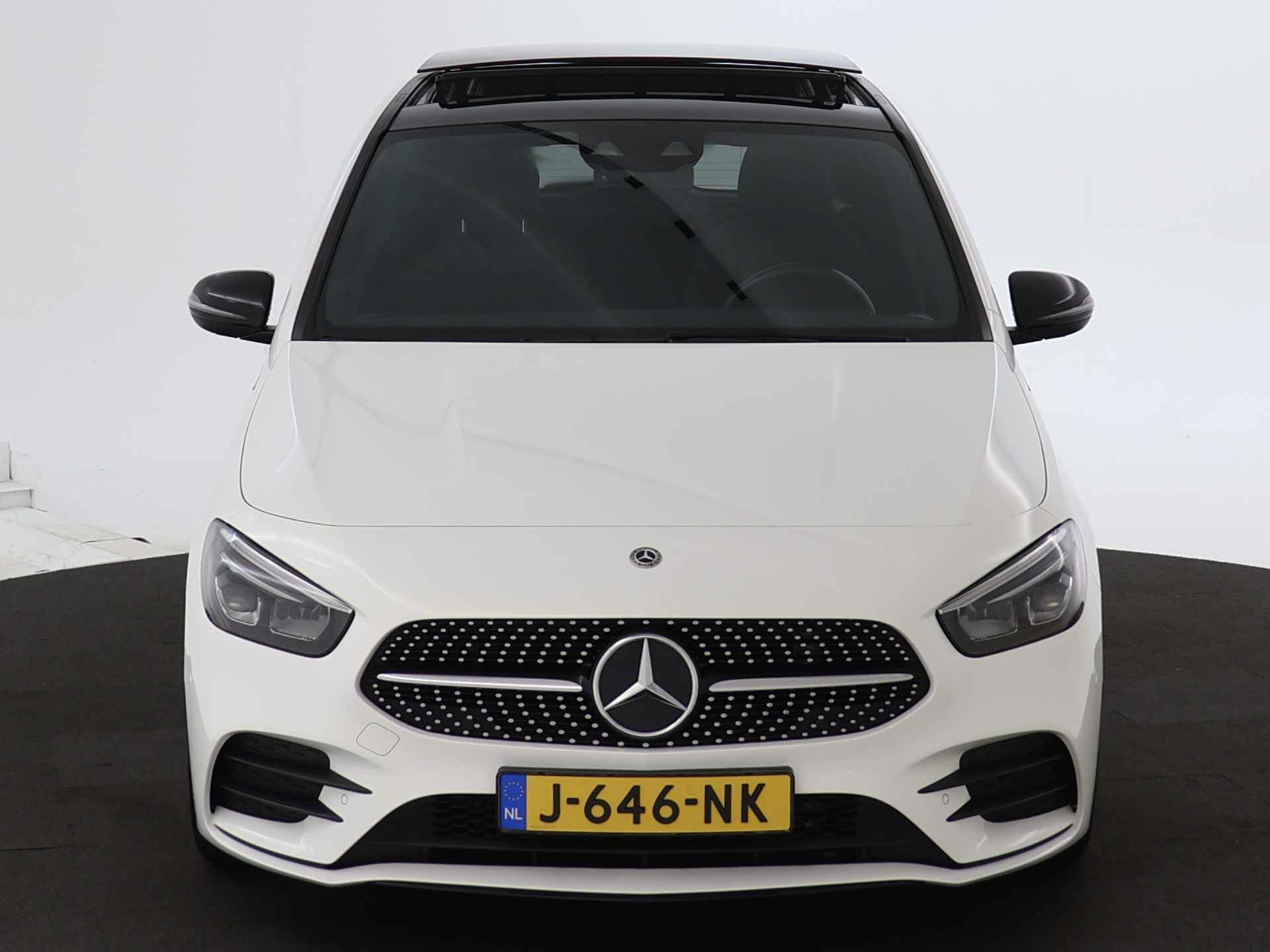 Mercedes-Benz B-Klasse 180 Business Solution AMG | AMG Styling | Night Pakket | Trekhaak | Panorama Schuif-Kanteldak | Inclusief 24 maanden MB Certified garantie voor Europa. - 36/49