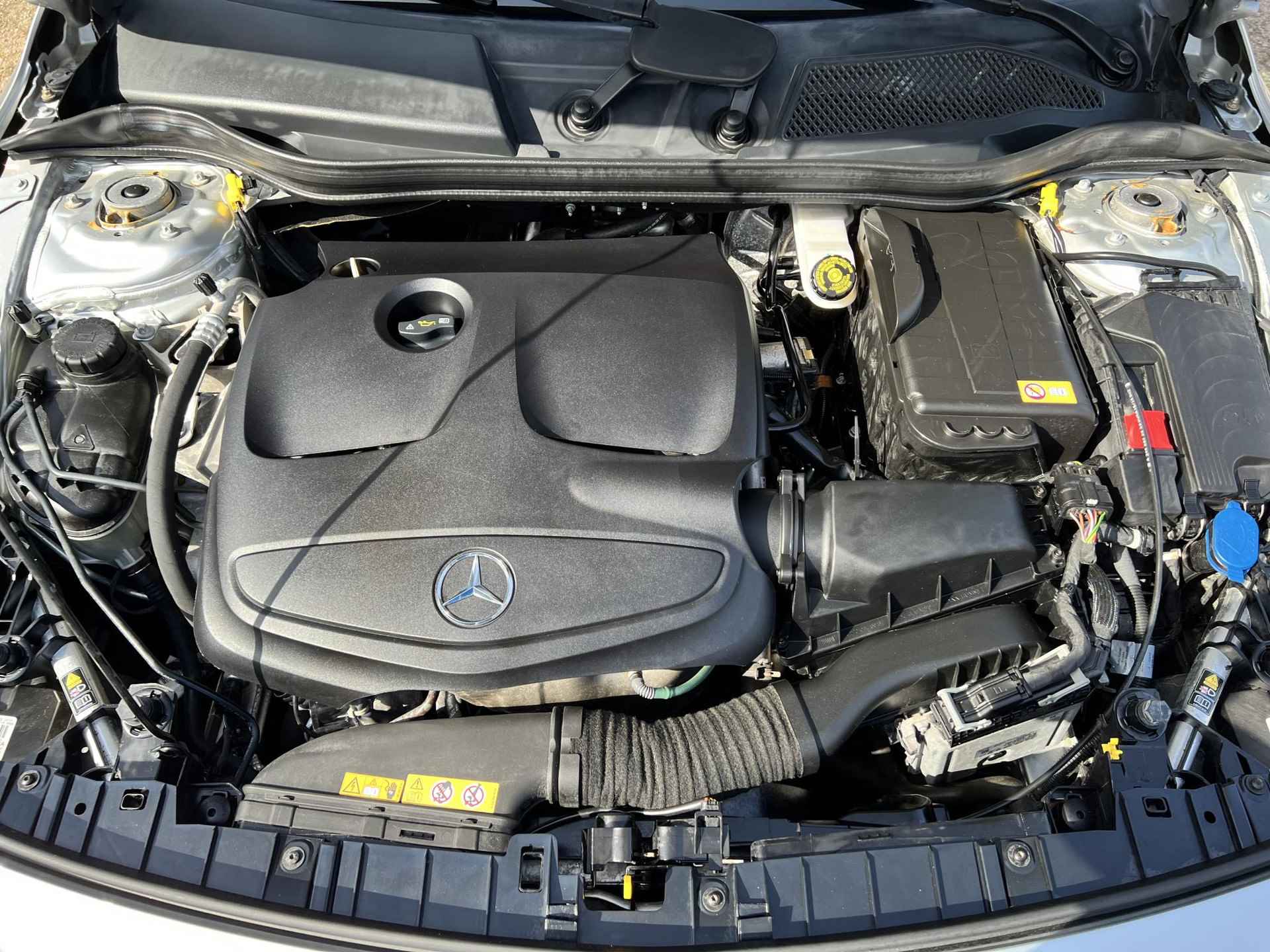 Mercedes-Benz GLA-klasse 200 Ambition Comfort AMG-Line, Panorama Dak, AppleCarplay, Elektr. Stoelen + Mem, Camera, Leder/Alcantara, 19"LM, Stoelverwarming (MET GARANTIE*) - 11/37