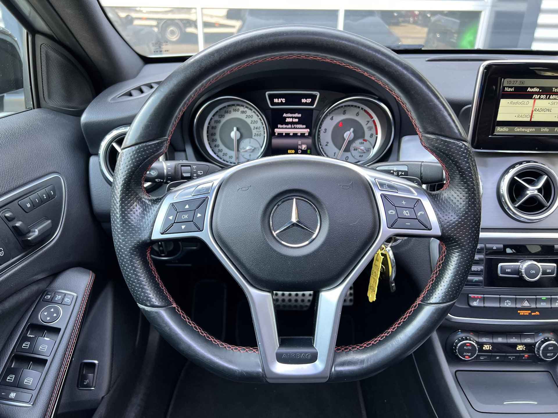 Mercedes-Benz GLA-klasse 200 Ambition Comfort AMG-Line, Panorama Dak, AppleCarplay, Elektr. Stoelen + Mem, Camera, Leder/Alcantara, 19"LM, Stoelverwarming (MET GARANTIE*) - 14/37