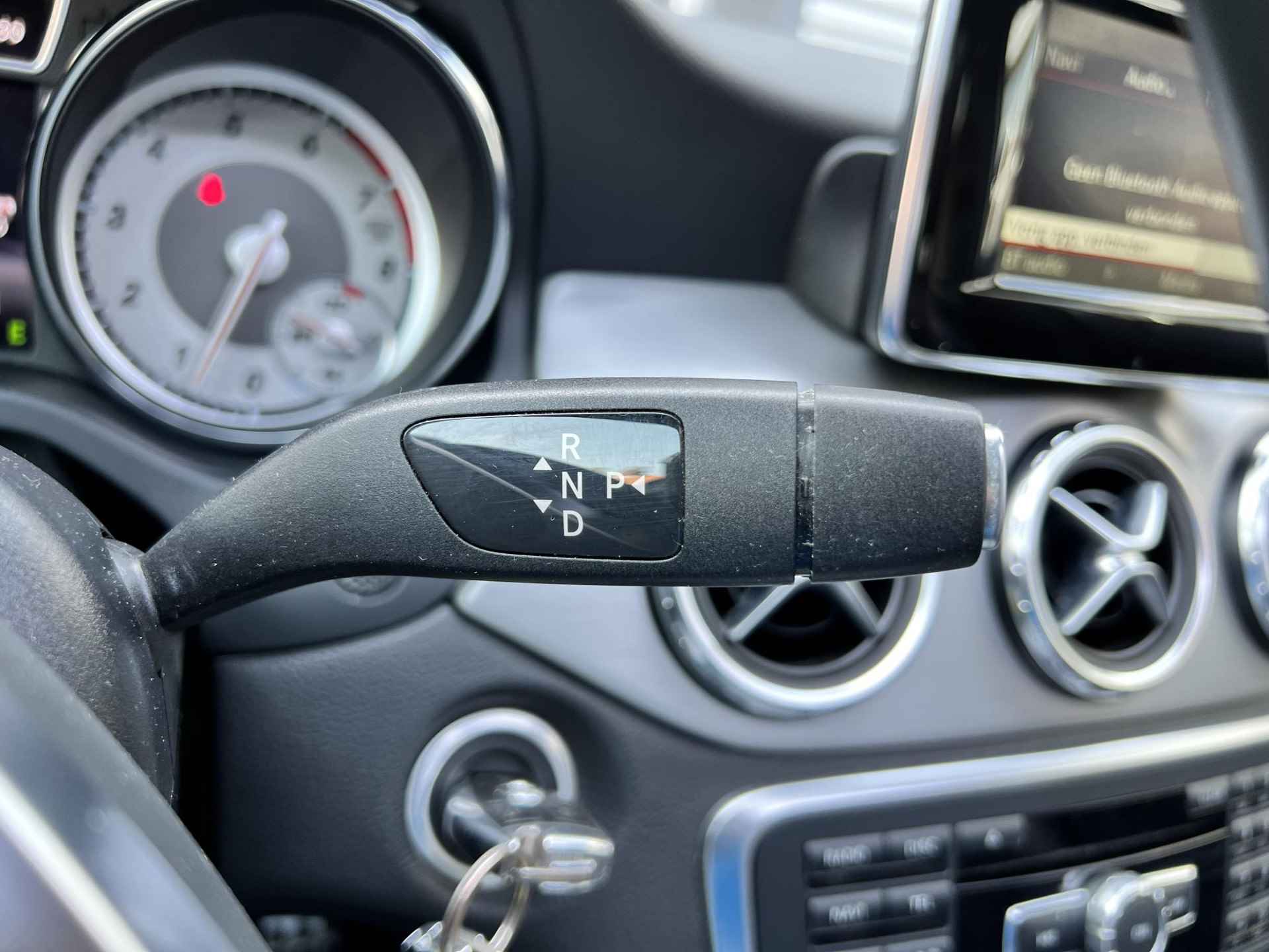 Mercedes-Benz GLA-klasse 200 Ambition Comfort AMG-Line, Panorama Dak, AppleCarplay, Elektr. Stoelen + Mem, Camera, Leder/Alcantara, 19"LM, Stoelverwarming (MET GARANTIE*) - 23/37