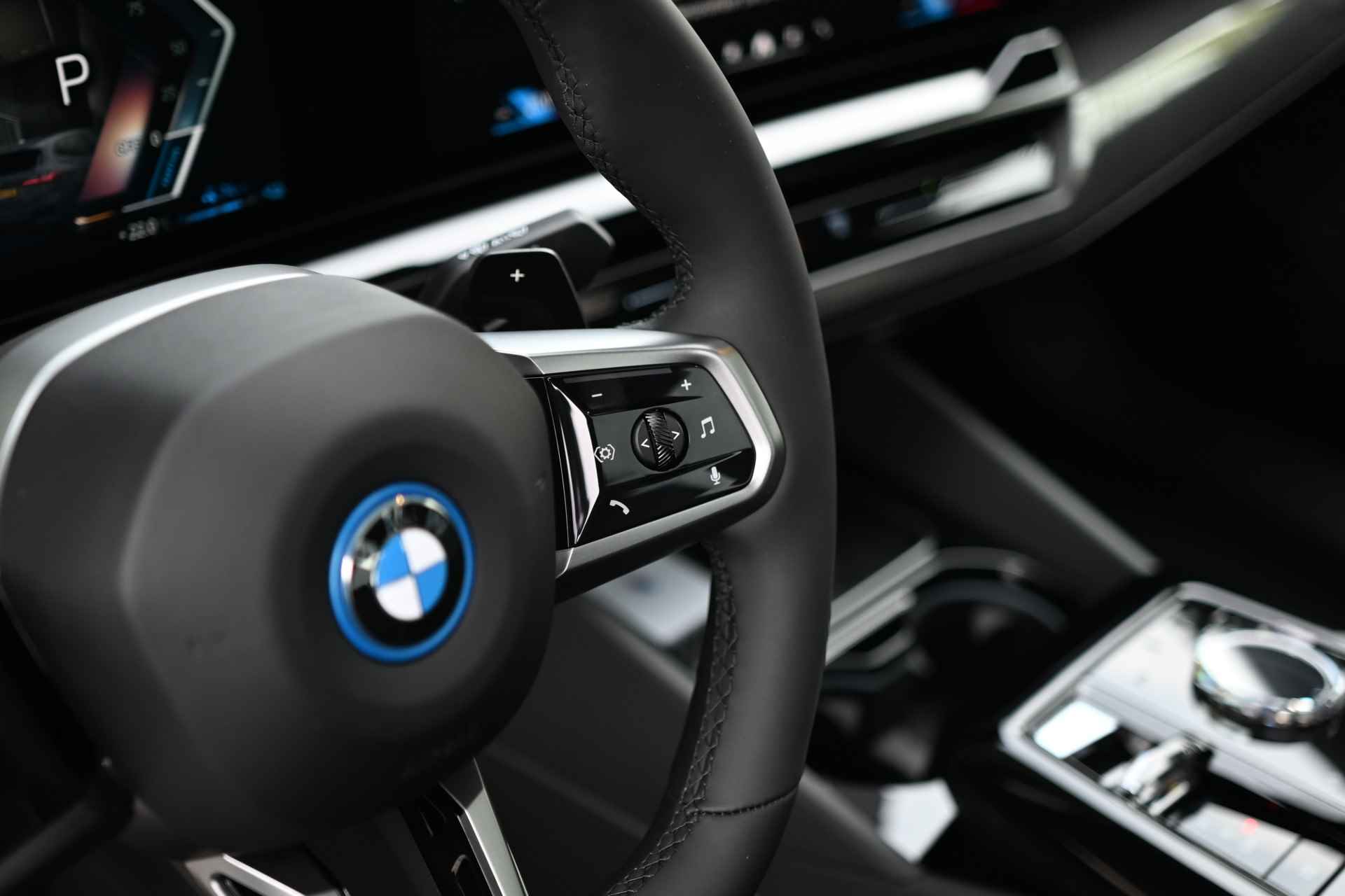 BMW 5 Serie 530e High Executive M Sport Automaat / Panoramadak / Trekhaak / Bowers & Wilkins / Parking Assistant Plus / Adaptieve LED / Stoelventilatie / Driving Assistant Professional - 24/32