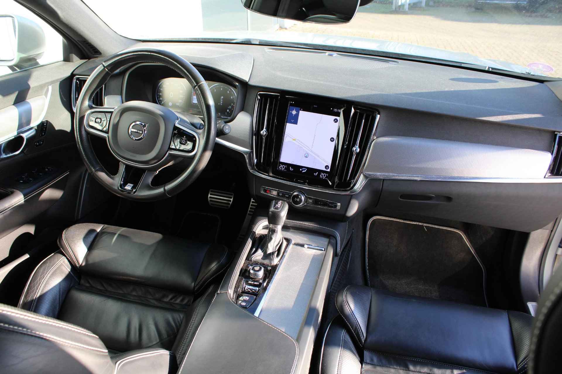 Volvo V90 2.0 T5 R-Design, Full map navigatie, Apple Carplay, Android auto, Full LED koplampen, Adaptieve Cruise Control, Pilot Assist, Semi Elektrische Trekhaak, BLIS, Stoelverwarming voorzijde, Bestuurdersstoel met geheugenfunctie - 9/29