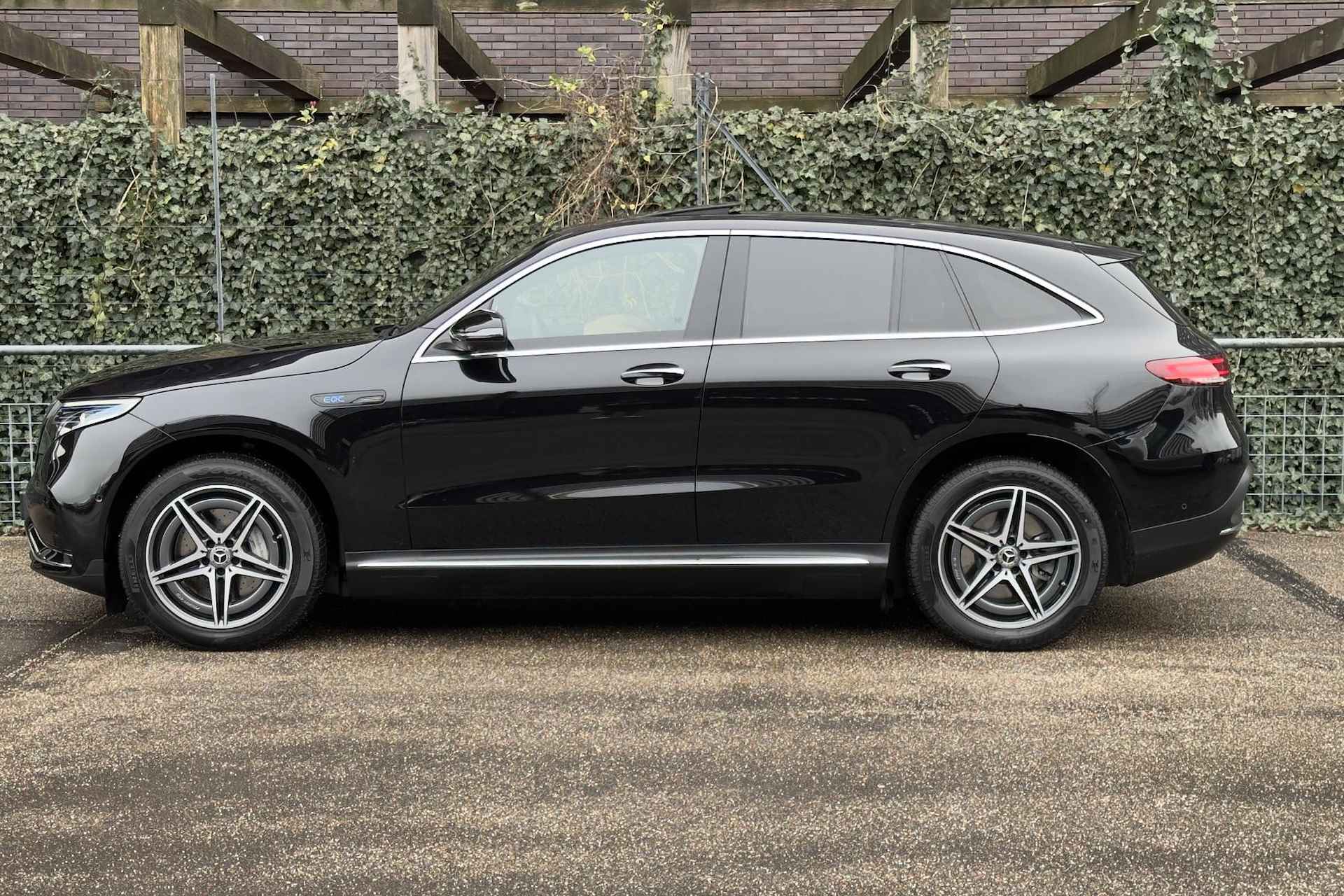 Mercedes-Benz EQC EQC 400 4MATIC AMG Line | Schuifdak | Distronic | Burmester Audio | Multibeam LED | Sfeerverlichting | Keyless-Go | 360° Camera | Spiegelpakket | Parktronic - 2/40