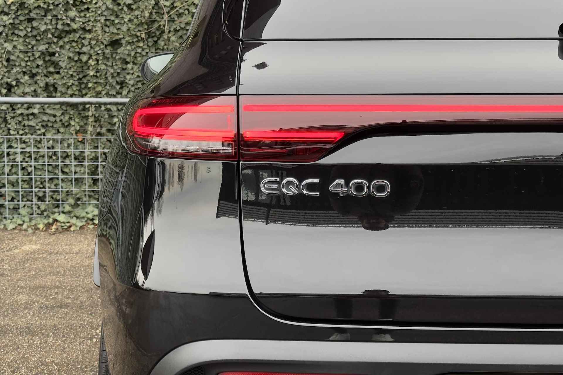 Mercedes-Benz EQC EQC 400 4MATIC AMG Line | Schuifdak | Distronic | Burmester Audio | Multibeam LED | Sfeerverlichting | Keyless-Go | 360° Camera | Spiegelpakket | Parktronic - 13/40