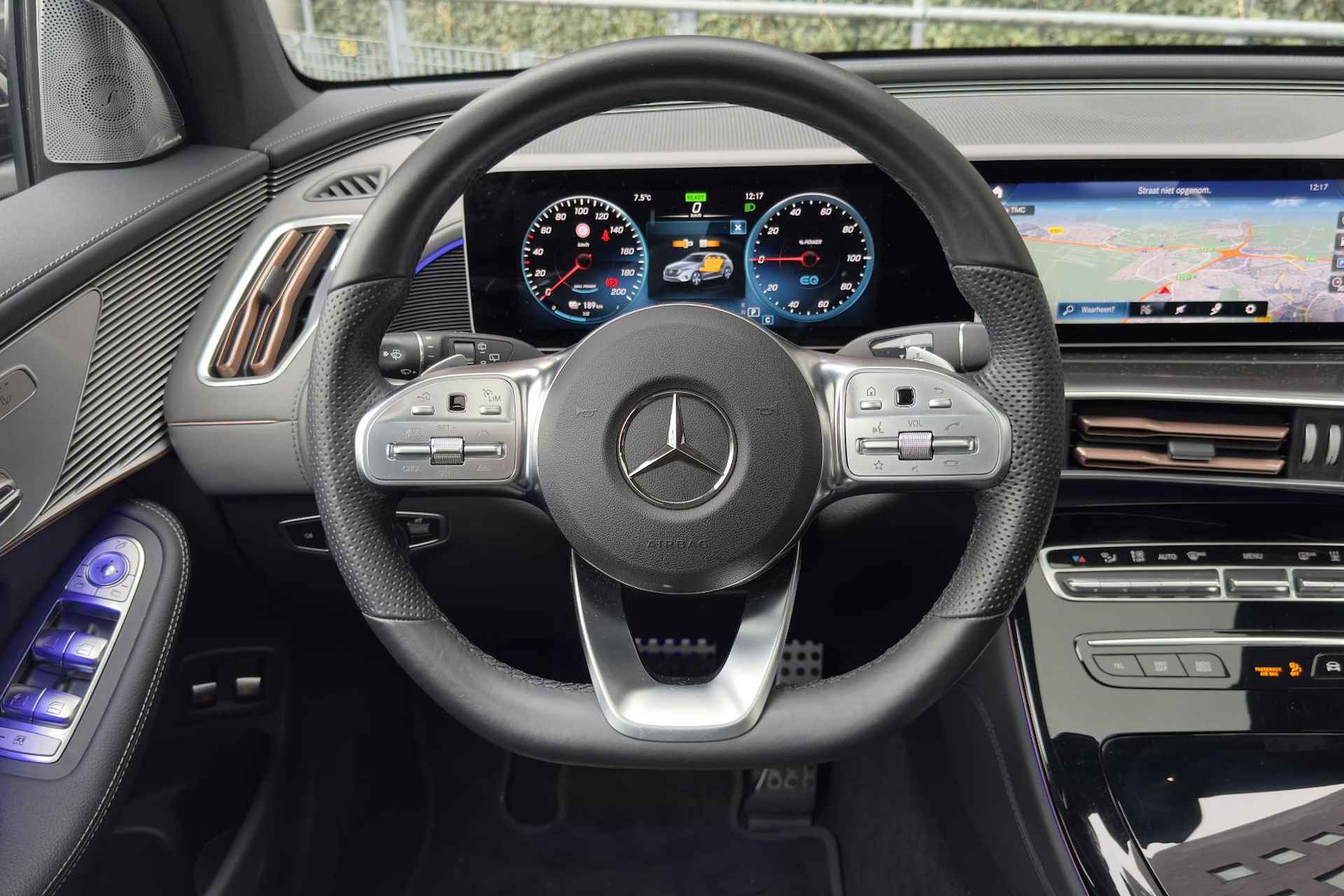 Mercedes-Benz EQC EQC 400 4MATIC AMG Line | Schuifdak | Distronic | Burmester Audio | Multibeam LED | Sfeerverlichting | Keyless-Go | 360° Camera | Spiegelpakket | Parktronic - 30/40