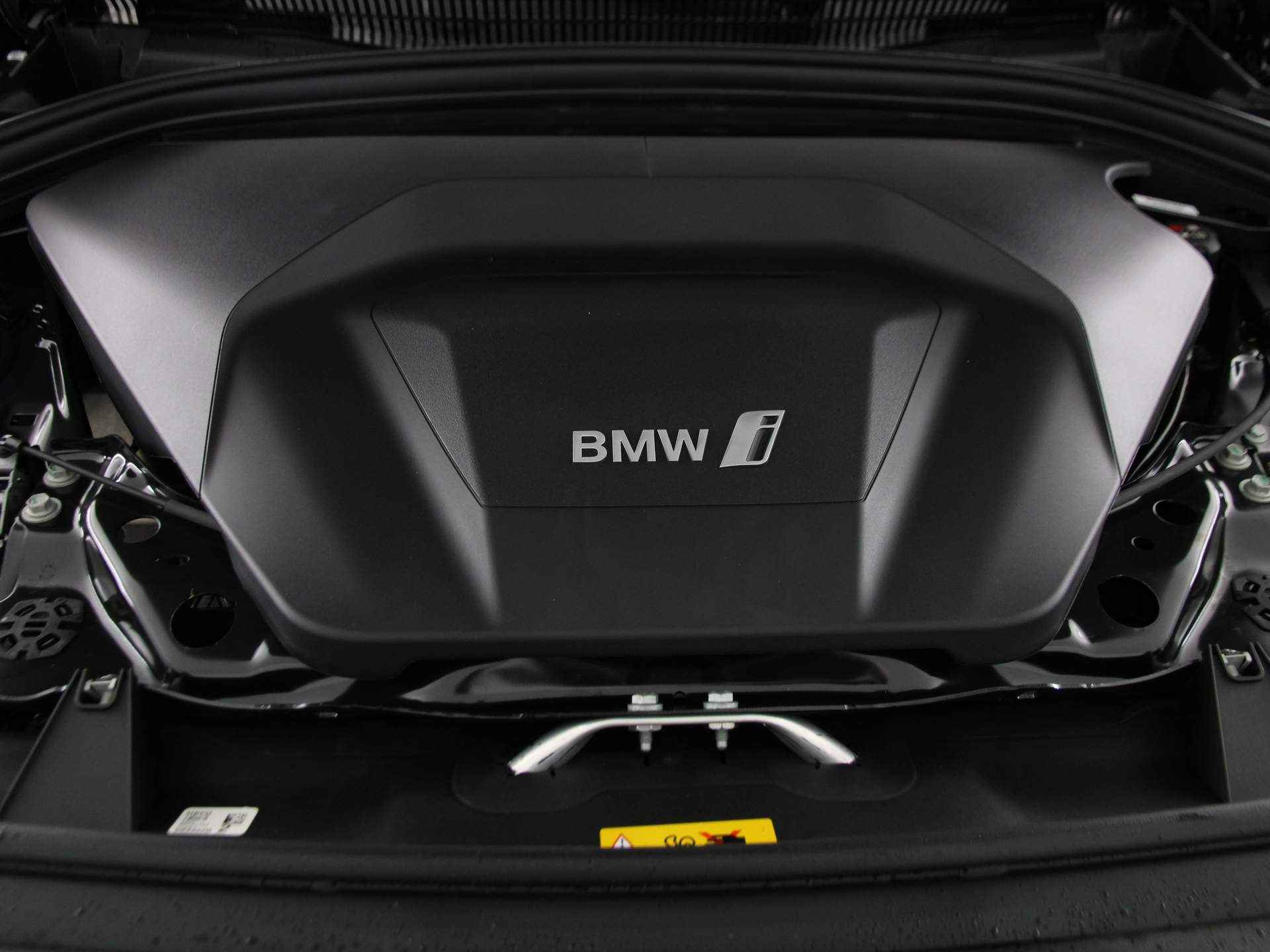 BMW iX1 eDrive20 M-Sport Travel Pack - 5/23
