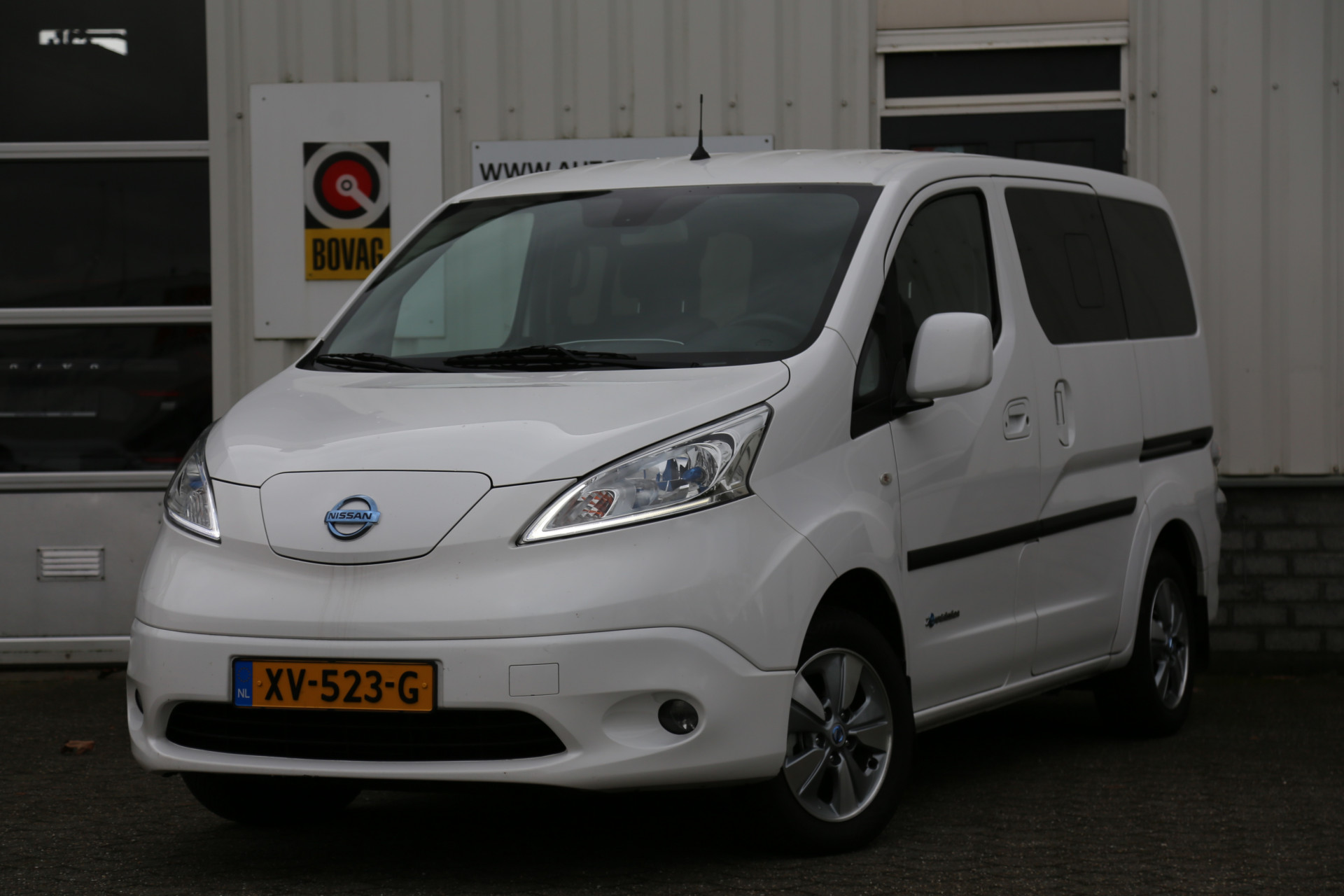 Nissan e-NV200 Evalia 40 kWh invalide inrichting/lift 5 Persoons*NL-Auto*incl. BTW*Rolstoel lift/2x zijschuifdeur/Camera/Stoelverw./Stuurverw./Standka bij viaBOVAG.nl
