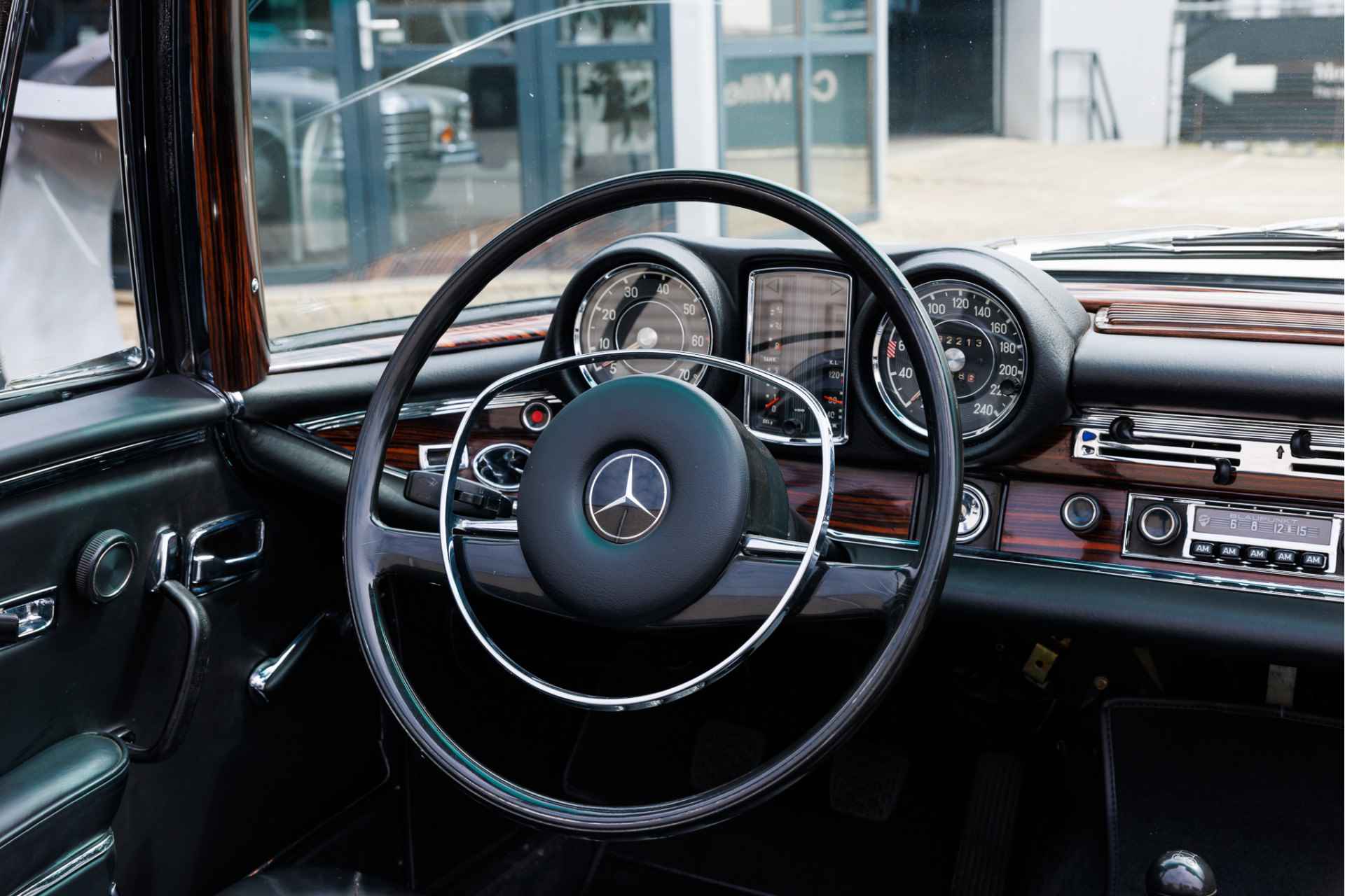 Mercedes-Benz W111 280 SE Cabriolet Volledig gerestaureerd  Verkoop in opdracht | Flachkühler | Compleet gerestaureerd - 28/31