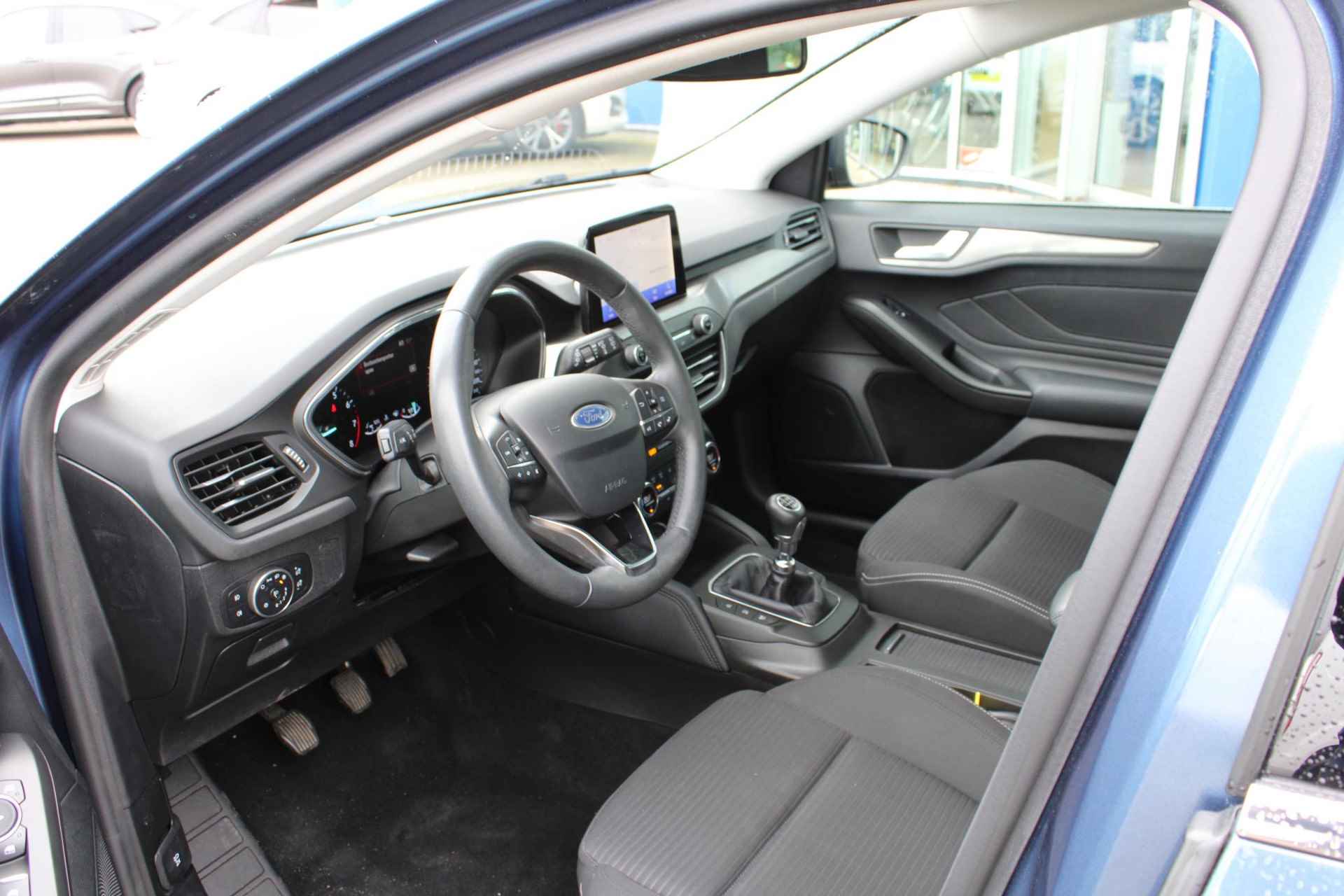 Ford Focus Wagon 1.5 EcoBoost Titanium Business | Stoel + Stuurverwarming | Climate Control | Navigatie | Key-Less | Parkeersensoren Voor + Achter | - 9/42