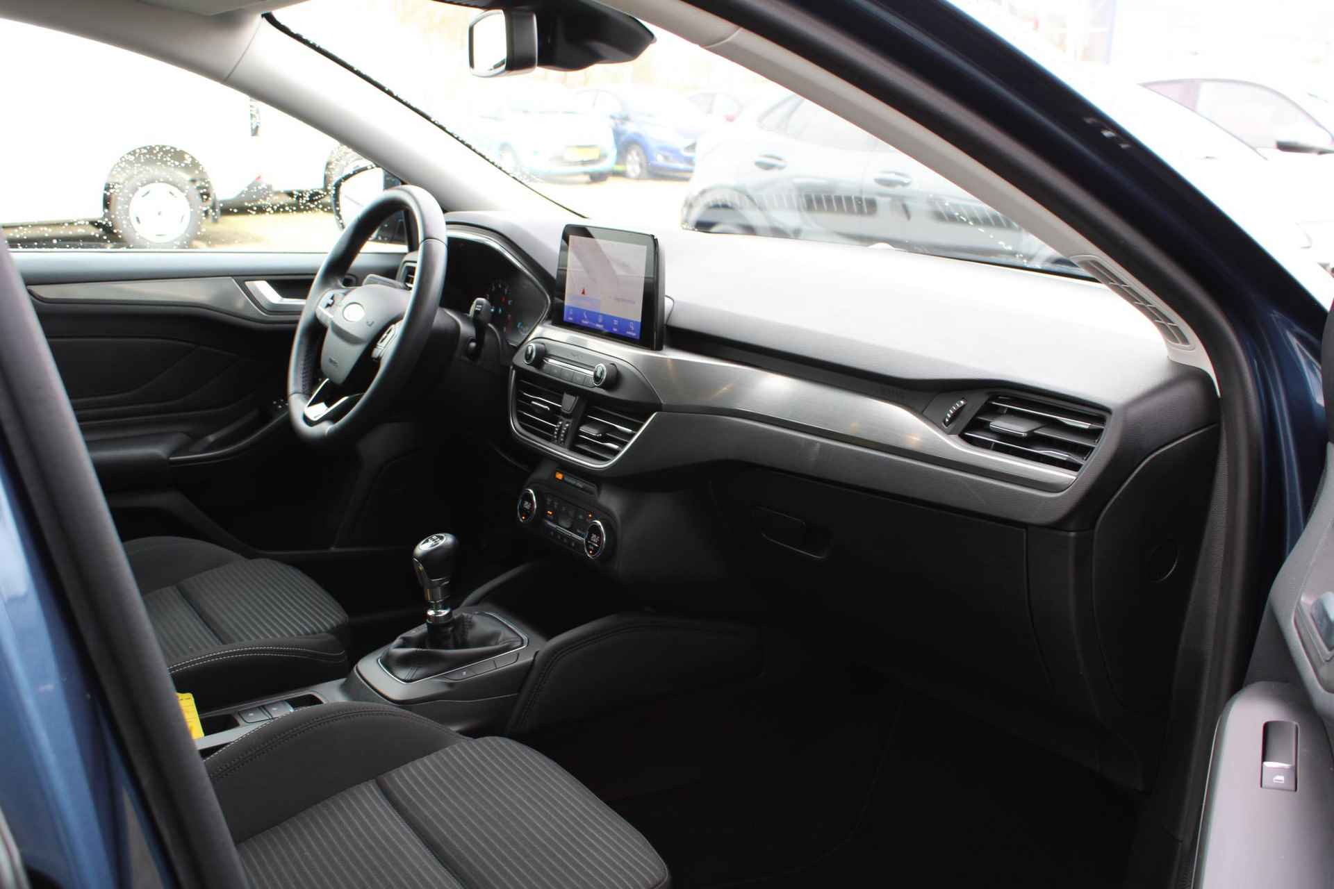 Ford Focus Wagon 1.5 EcoBoost Titanium Business | Stoel + Stuurverwarming | Climate Control | Navigatie | Key-Less | Parkeersensoren Voor + Achter | - 13/42