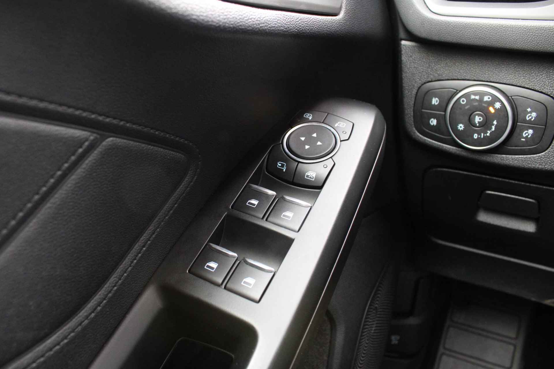 Ford Focus Wagon 1.5 EcoBoost Titanium Business | Stoel + Stuurverwarming | Climate Control | Navigatie | Key-Less | Parkeersensoren Voor + Achter | - 18/42