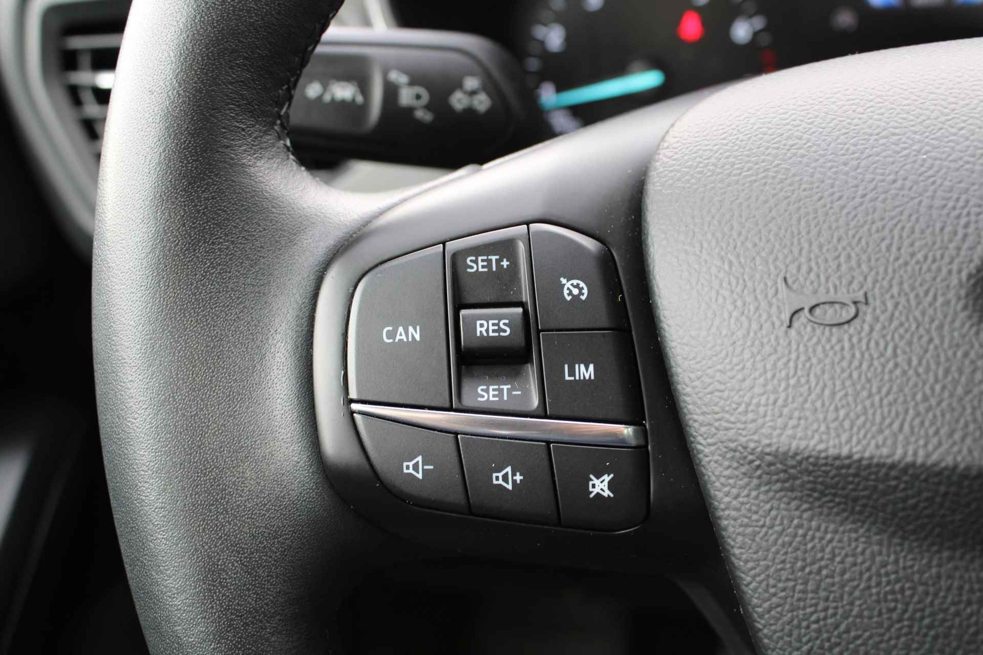 Ford Focus Wagon 1.5 EcoBoost Titanium Business | Stoel + Stuurverwarming | Climate Control | Navigatie | Key-Less | Parkeersensoren Voor + Achter | - 21/42