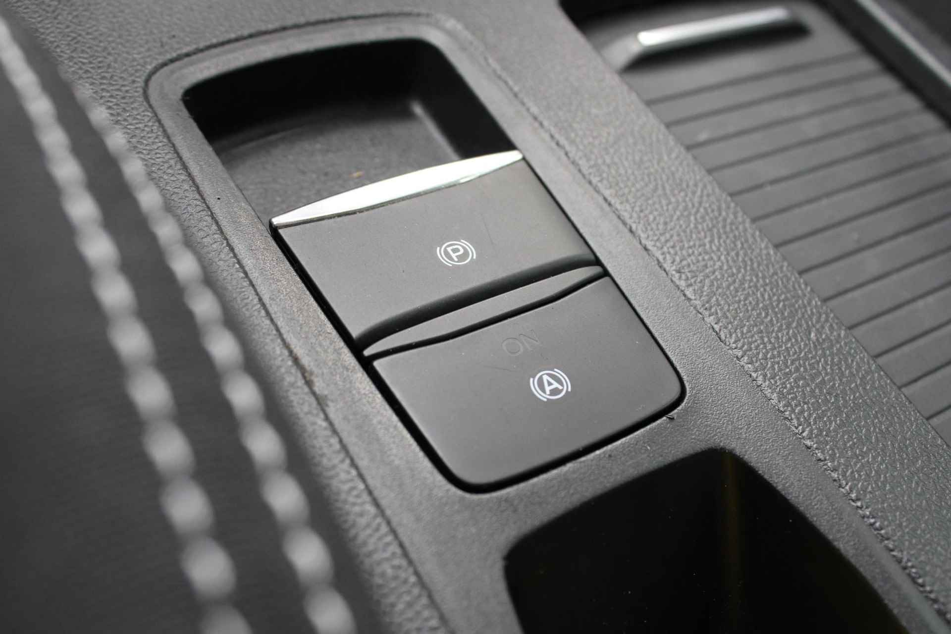 Ford Focus Wagon 1.5 EcoBoost Titanium Business | Stoel + Stuurverwarming | Climate Control | Navigatie | Key-Less | Parkeersensoren Voor + Achter | - 30/42