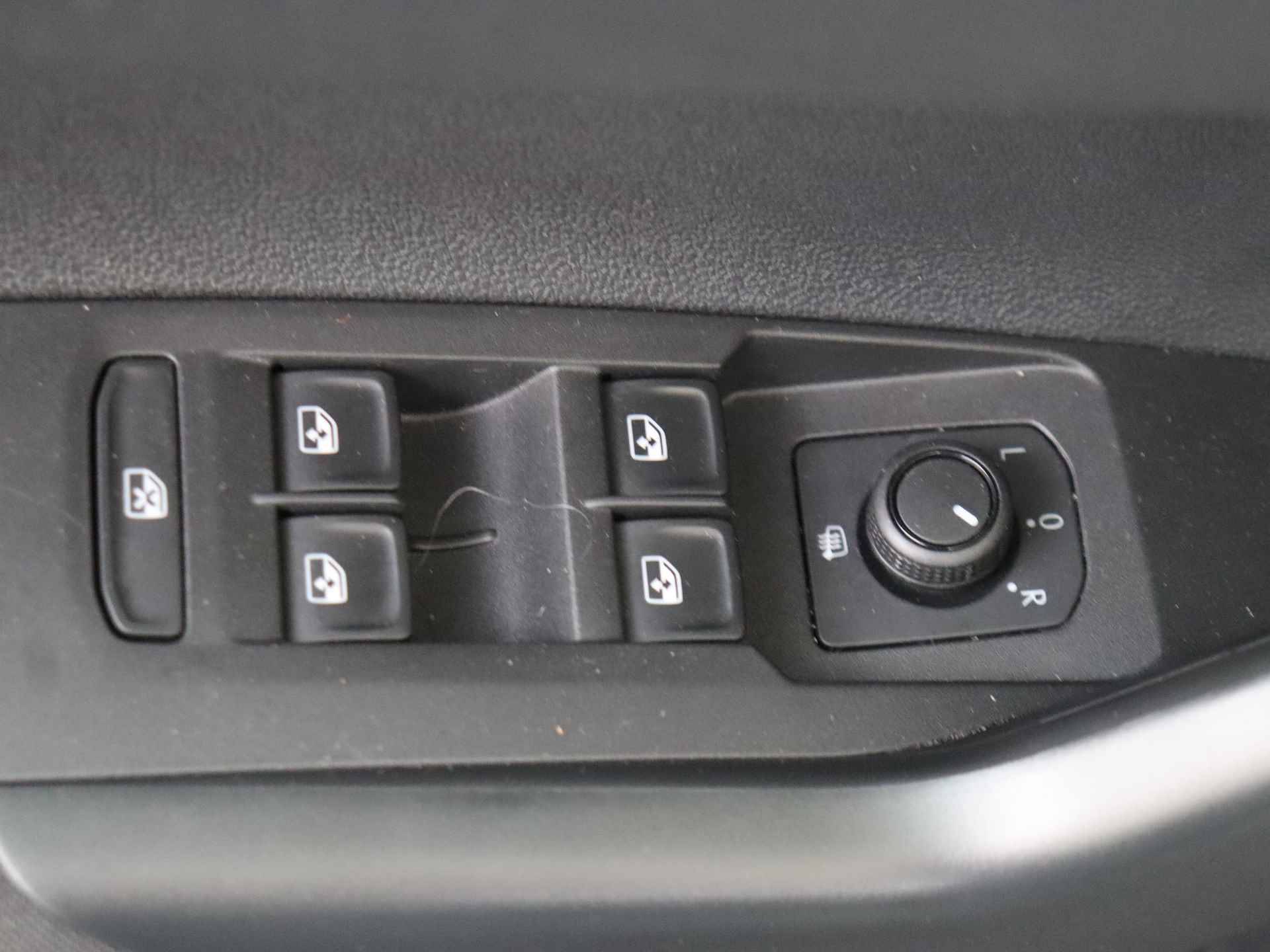 Volkswagen Polo 1.0 TSI Comfortline Business 5 deurs | Navigatie | Airco - 27/31