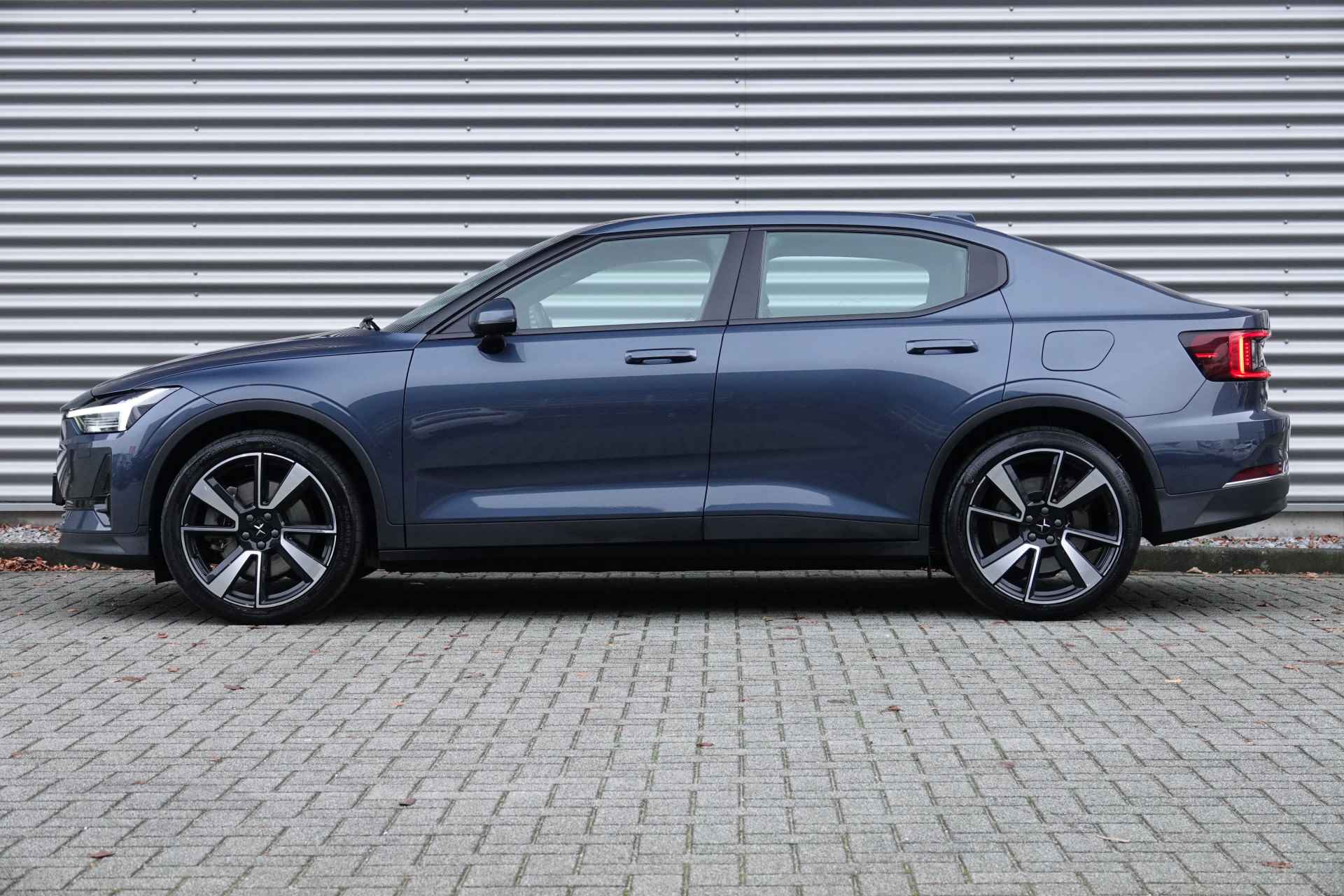 Polestar 2 Long Range Dual Motor Launch Edition 78kWh | Panoramadak | Trekhaak | H&K | 360 | ACC | Dodehoek detectie | - 4/33