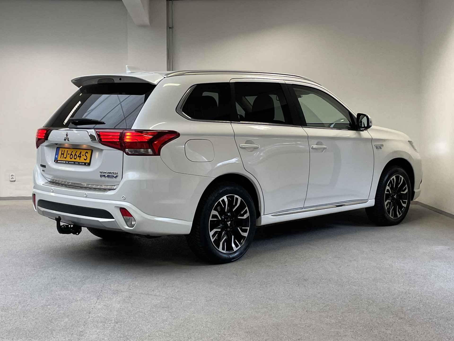 Mitsubishi Outlander 2.0 PHEV Instyle+ | TREKHAAK | SCHUIFDAK | 360 CAMERA | LEDER | - 3/52