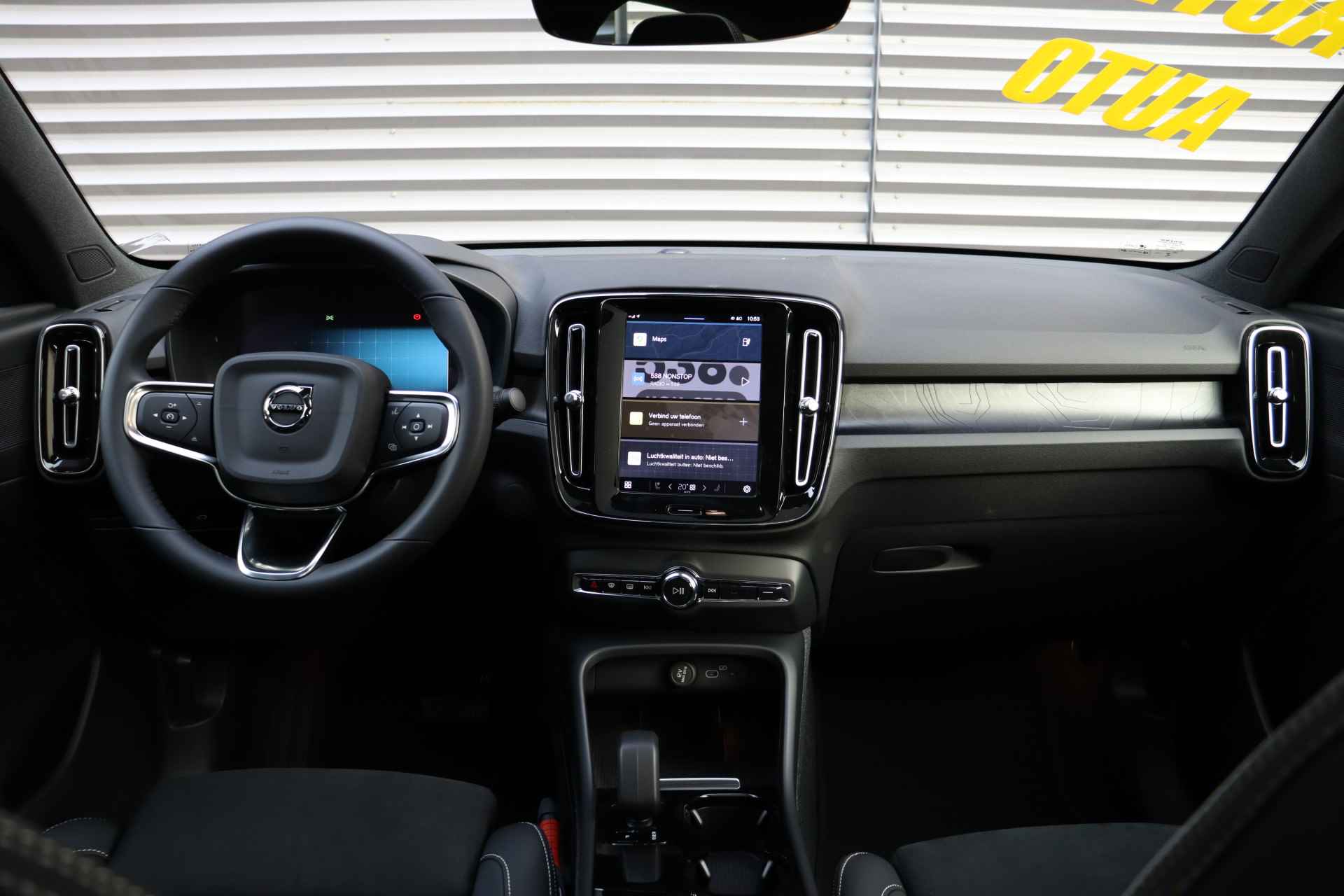 Volvo C40 RECHARGE EXTENDED RANGE PLUS *UIT VOORRAAD LEVERBAAR* ACTIEPRIJS € 52.950,- - 11/32