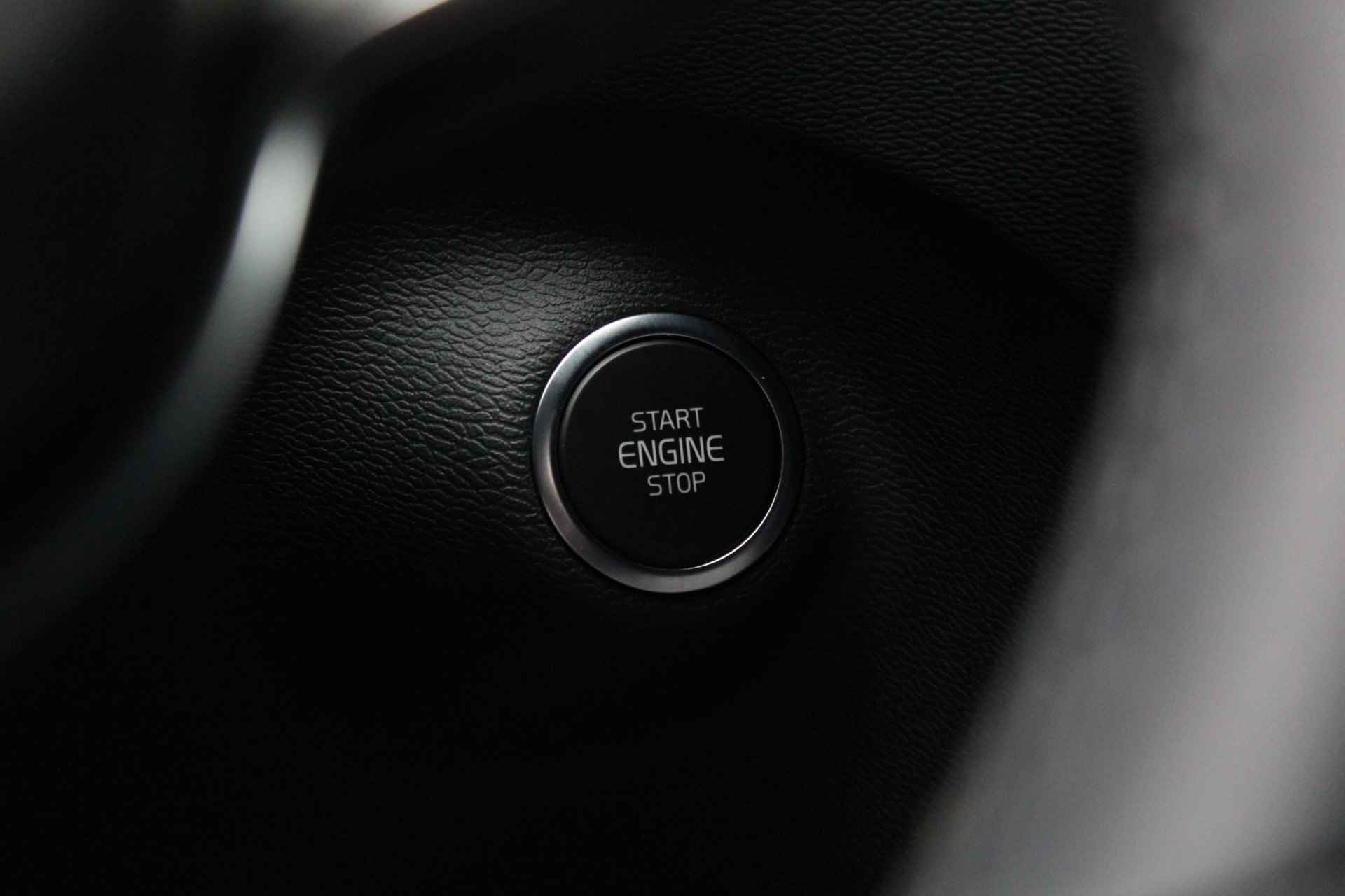 Volvo XC40 Recharge T4 Plus Bright | Camera | Stoel/Stuurverwarming | 19 Inch i.c.m. All-Seasonbanden | Elek. Achterklep - 21/40