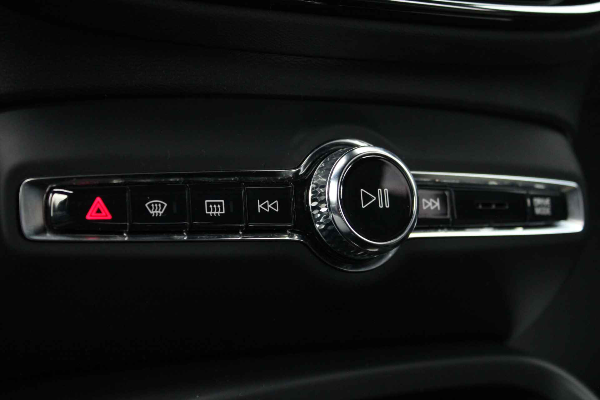 Volvo XC40 Recharge T4 Plus Bright | Camera | Stoel/Stuurverwarming | 19 Inch i.c.m. All-Seasonbanden | Elek. Achterklep - 26/40