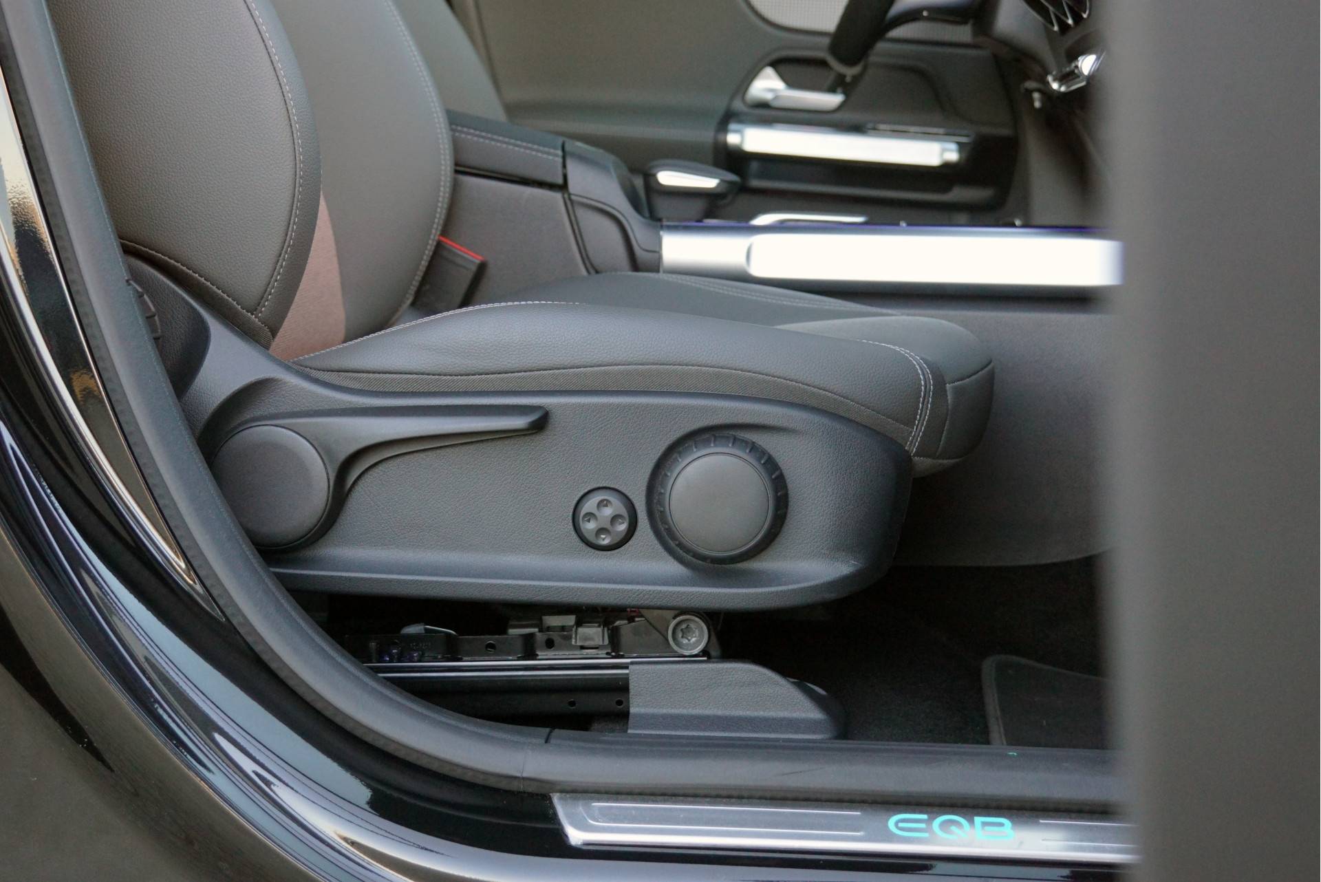 Mercedes-Benz EQB EQB 300 4M | Sfeerverlichting Stoelverwarming Camera Widescreen - 11/51