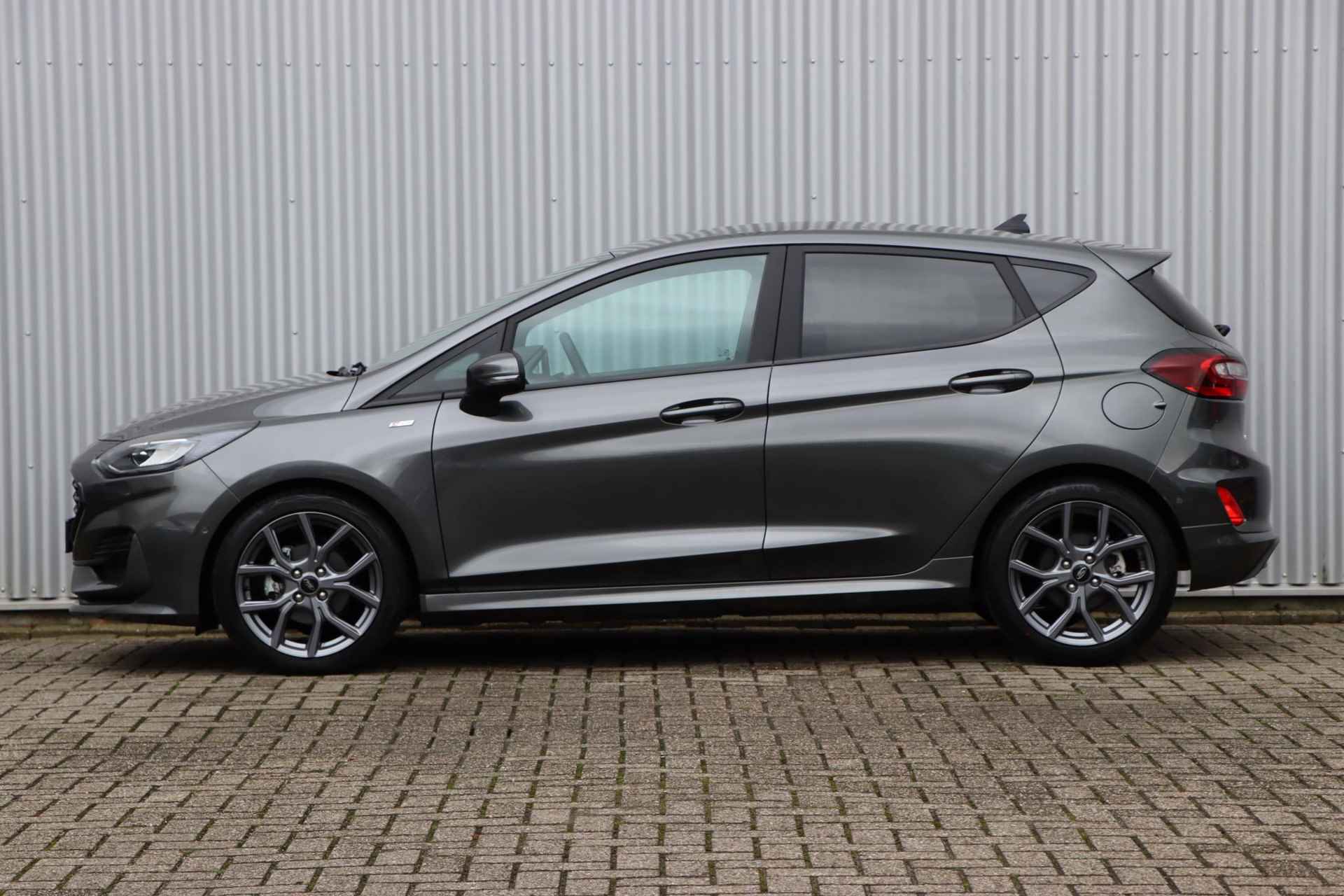 Ford Fiesta 1.0 EcoBoost Hybrid ST-Line X Automaat | Winterpack | Cruise Control | Navigatie | Achteruitrijcamera | Privacy Glass | Apple Carplay/Android Auto | - 3/35