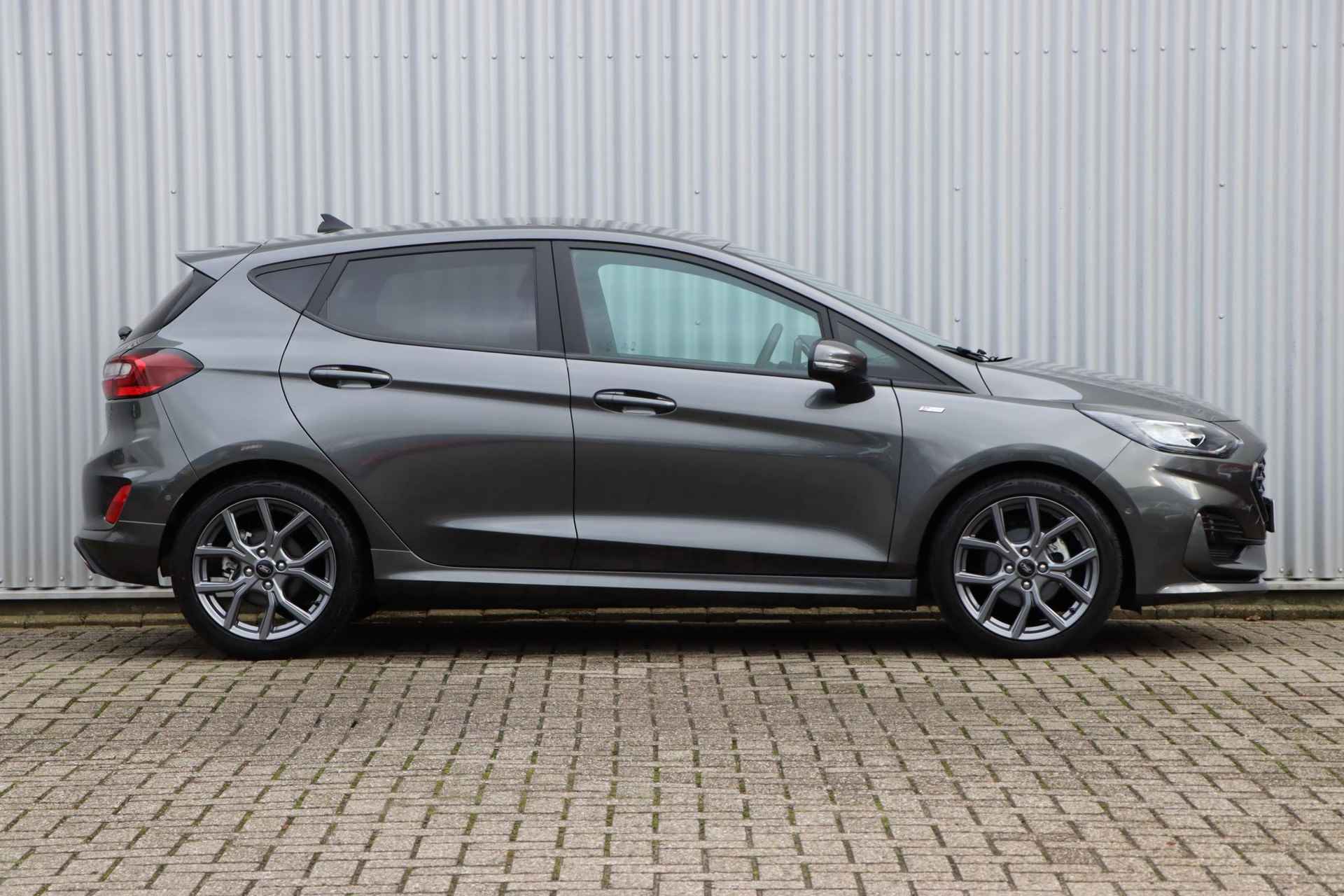 Ford Fiesta 1.0 EcoBoost Hybrid ST-Line X Automaat | Winterpack | Cruise Control | Navigatie | Achteruitrijcamera | Privacy Glass | Apple Carplay/Android Auto | - 6/35
