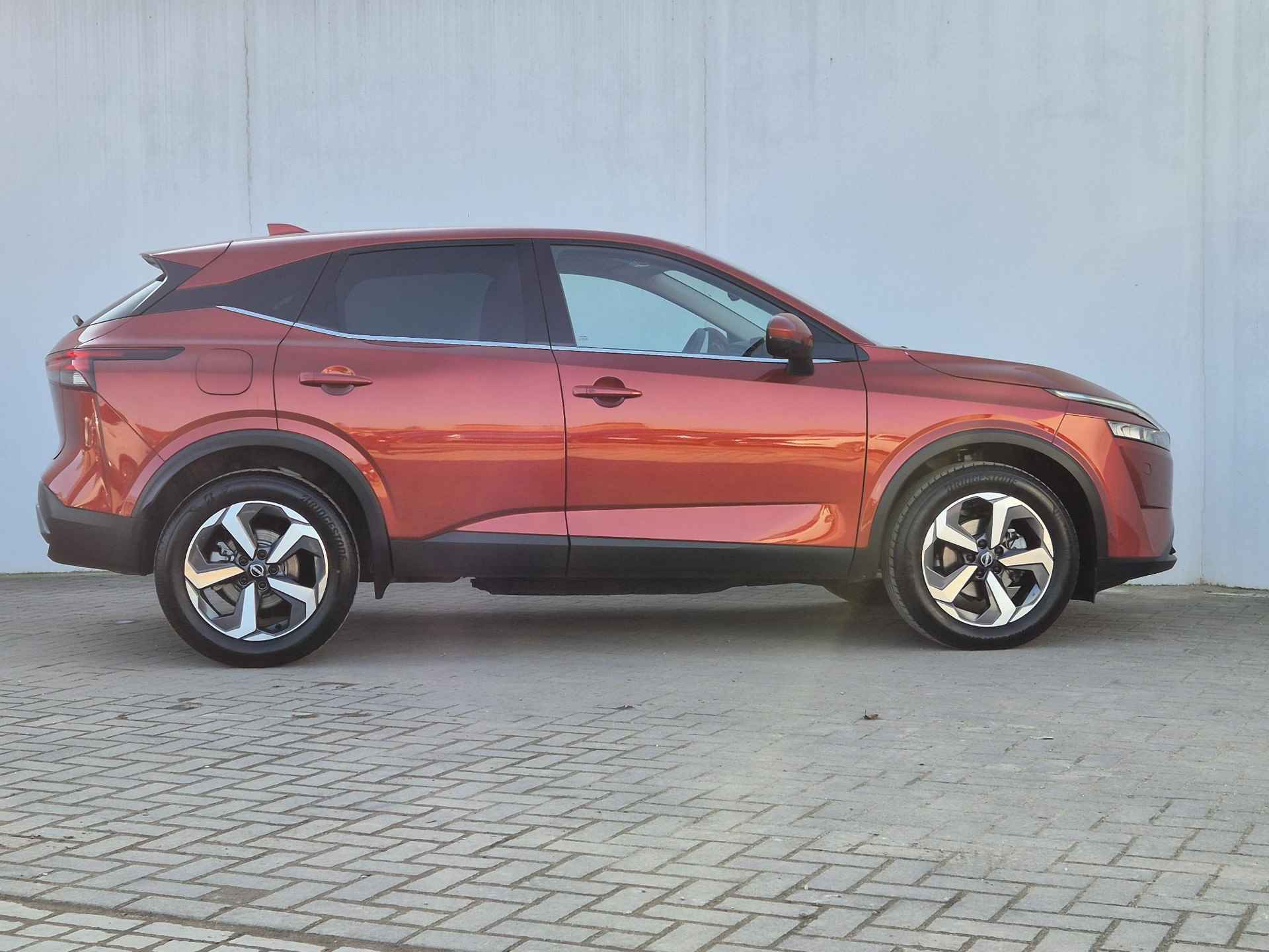 Nissan Qashqai 1.3 MHEV Xtronic Automaat N-Connecta /Trekgewicht 1400 Kg / Rondomzicht camera / Cold Pack /  Adaptief cruise control / Apple Carplay Android Auto / Lichtmetalen wielen 18“  / Keyless entry/start / - 14/50