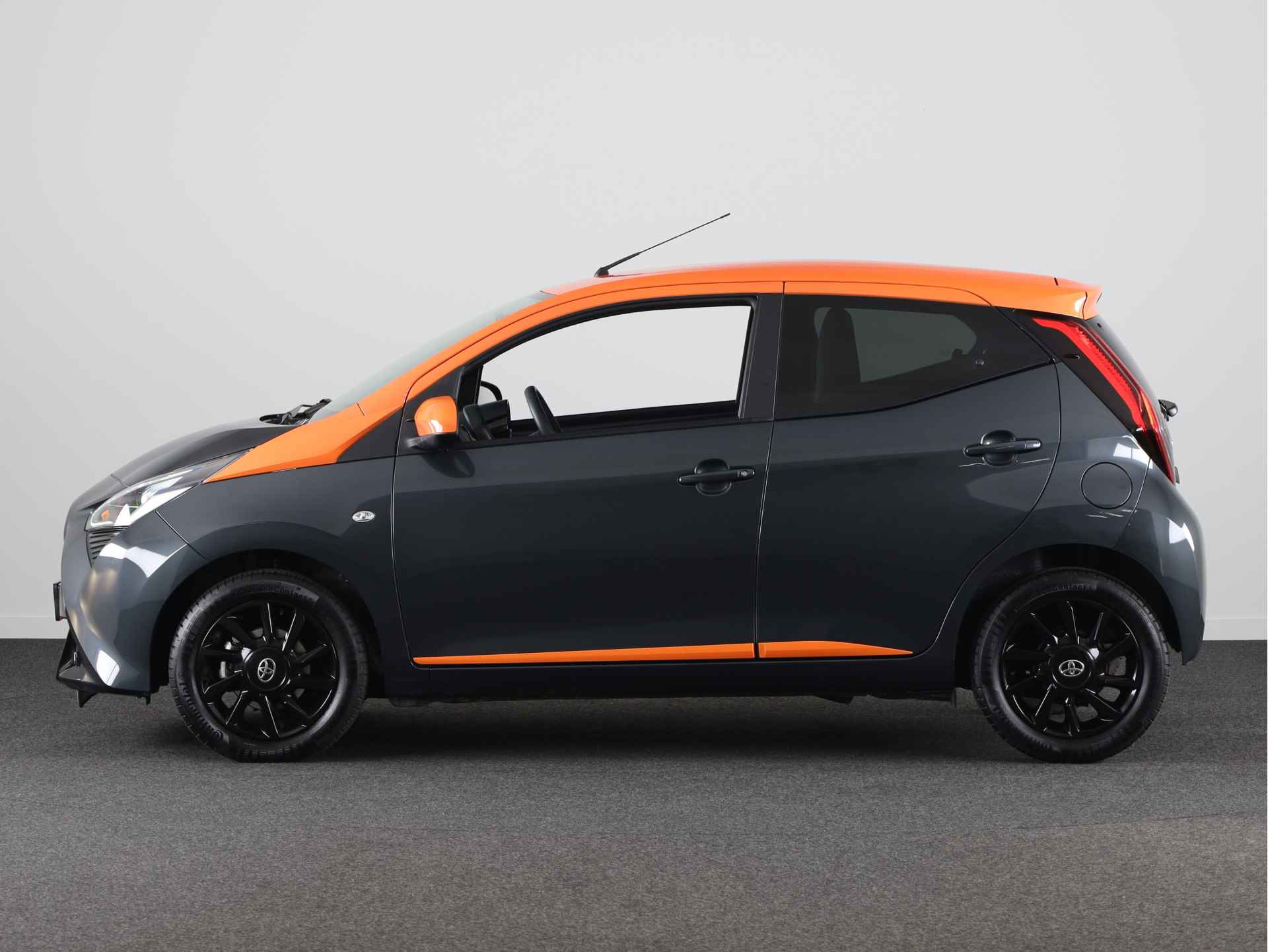 Toyota Aygo 1.0 VVT-i x-JBL | Climate Control | 15' Velgen | Apple Carplay/Android Auto | - 4/34