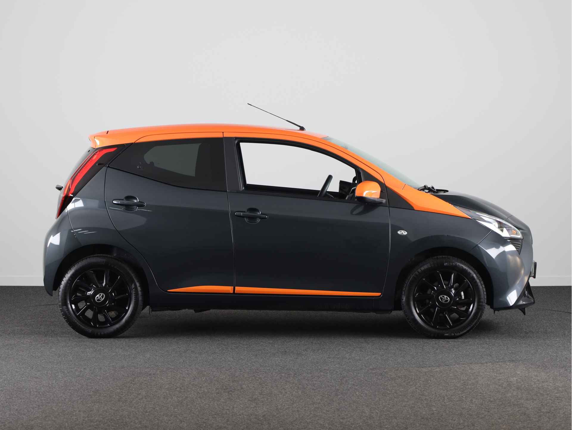 Toyota Aygo 1.0 VVT-i x-JBL | Climate Control | 15' Velgen | Apple Carplay/Android Auto | - 14/34