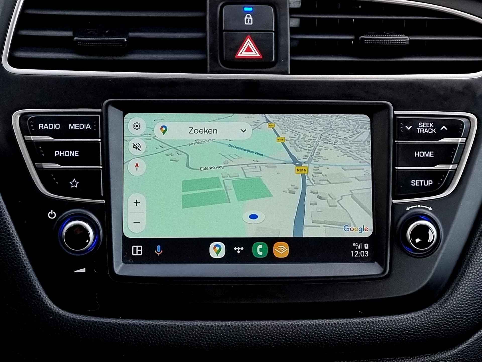 Hyundai i20 1.2 HP Comfort / Navigatie via Android Auto/Apple Carplay / Camera / Stoelverwarming / Stuurverwarming - 4/37