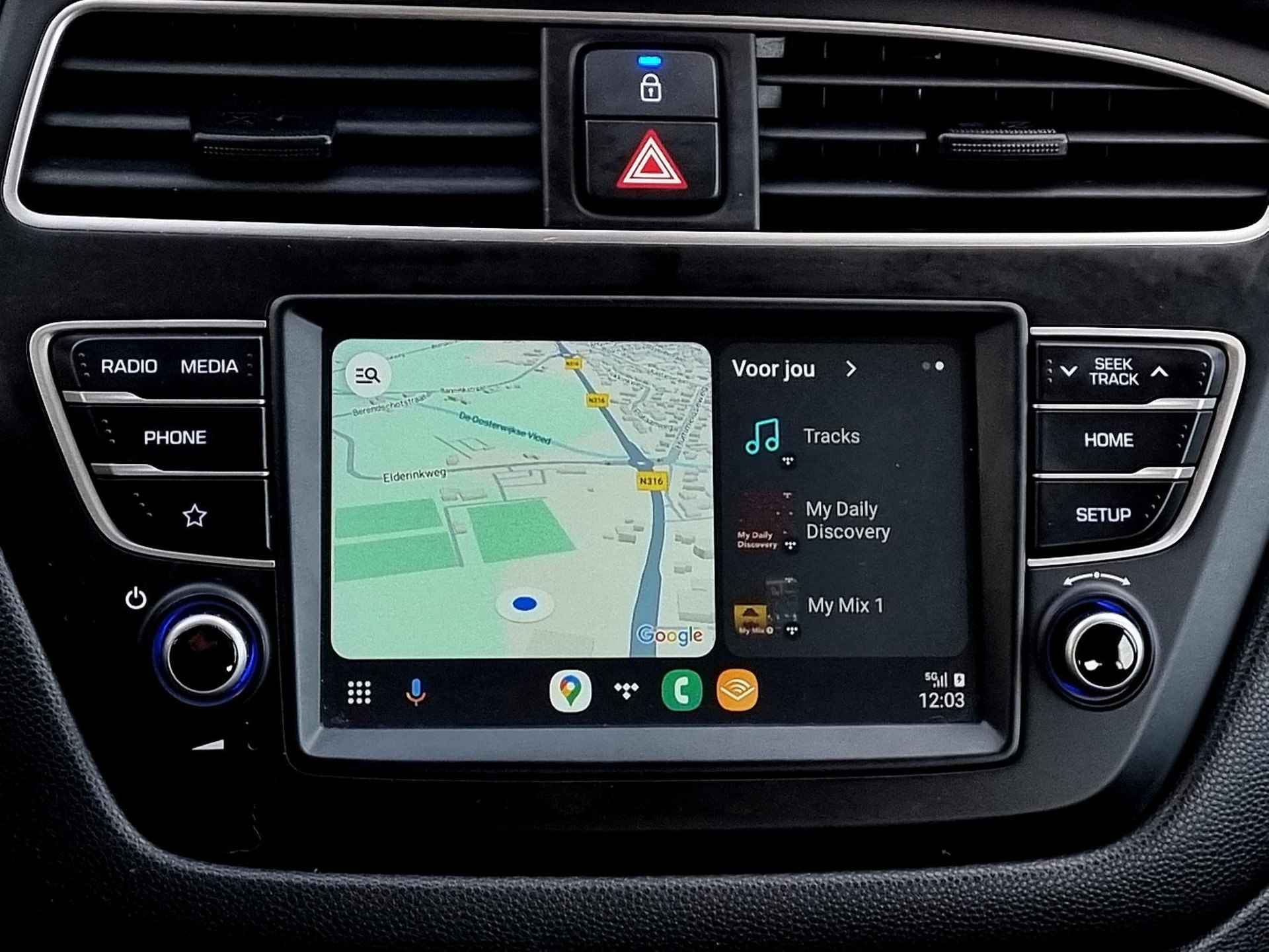 Hyundai i20 1.2 HP Comfort / Navigatie via Android Auto/Apple Carplay / Camera / Stoelverwarming / Stuurverwarming - 9/37