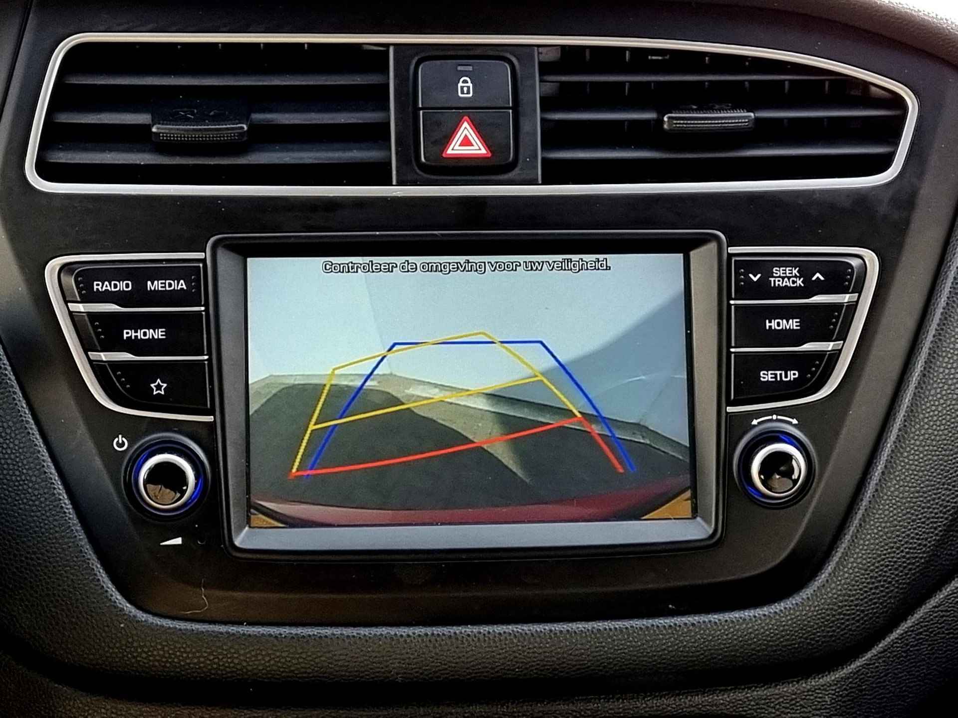 Hyundai i20 1.2 HP Comfort / Navigatie via Android Auto/Apple Carplay / Camera / Stoelverwarming / Stuurverwarming - 10/37