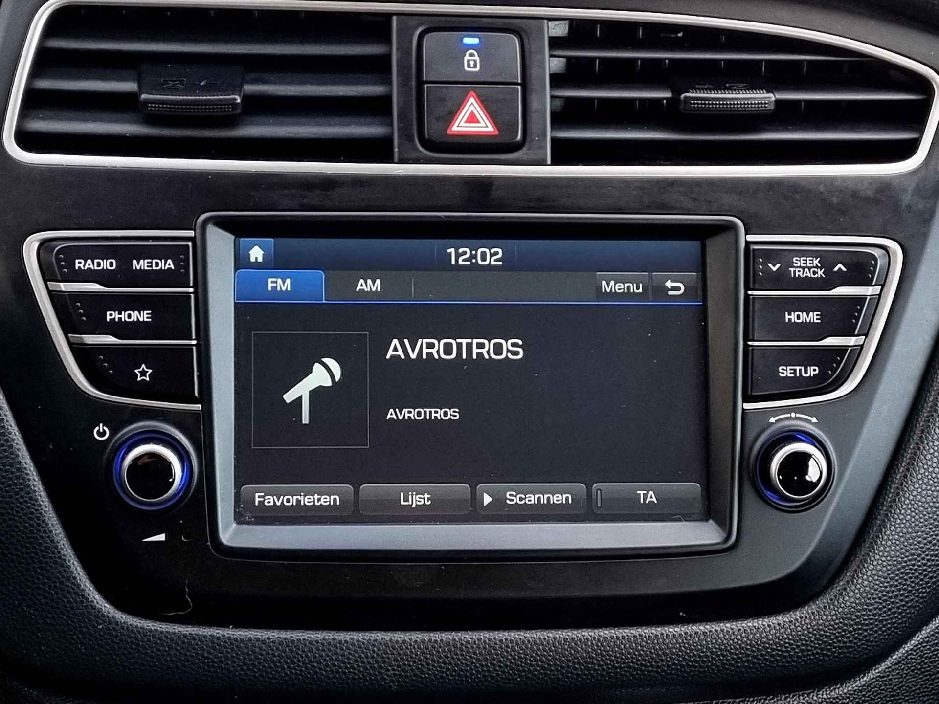 Hyundai i20 1.2 HP Comfort / Navigatie via Android Auto/Apple Carplay / Camera / Stoelverwarming / Stuurverwarming - 12/37