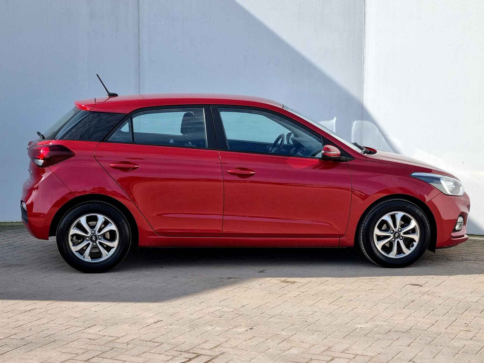 Hyundai i20 1.2 HP Comfort / Navigatie via Android Auto/Apple Carplay / Camera / Stoelverwarming / Stuurverwarming - 16/37