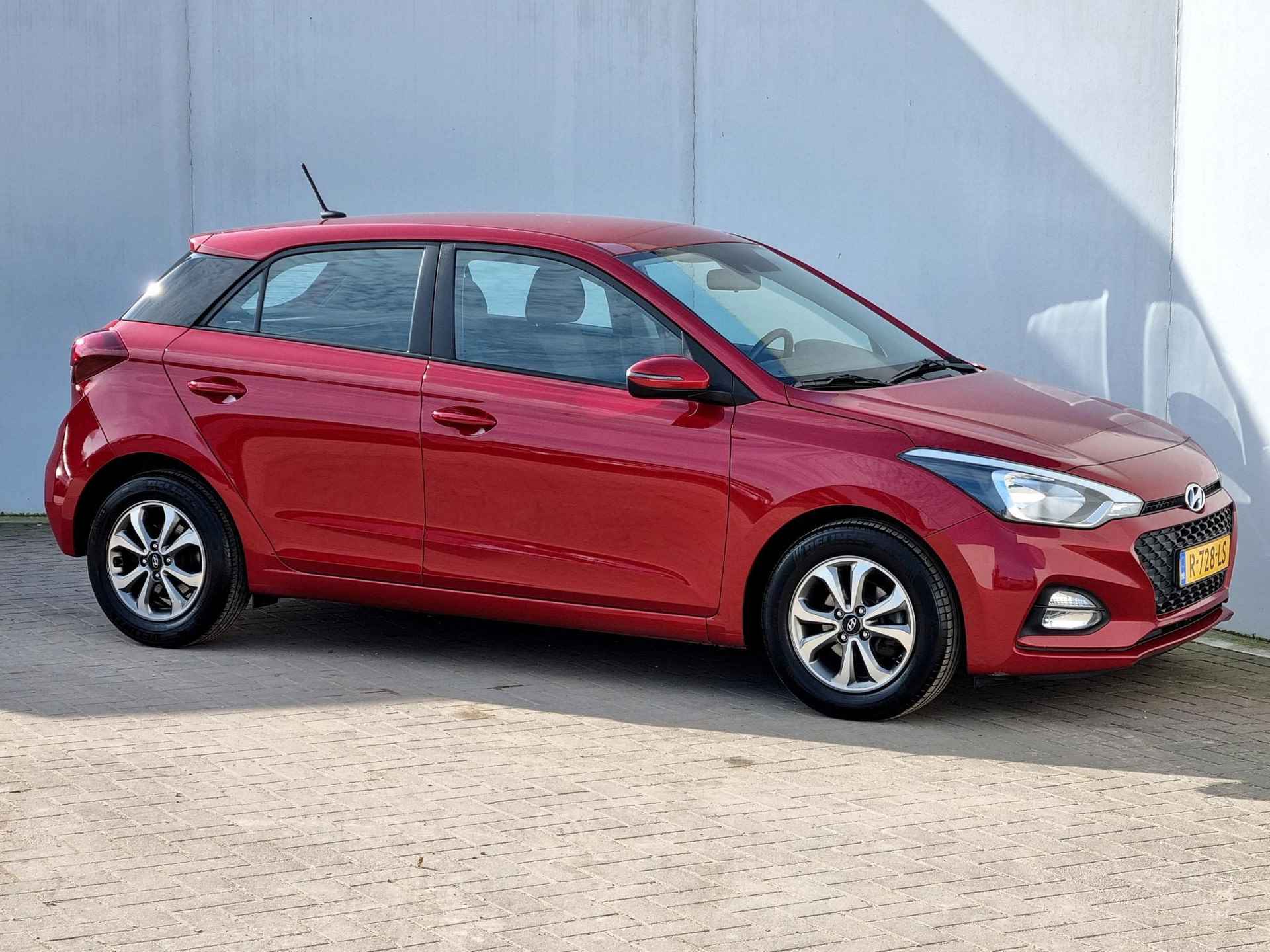 Hyundai i20 1.2 HP Comfort / Navigatie via Android Auto/Apple Carplay / Camera / Stoelverwarming / Stuurverwarming - 21/37