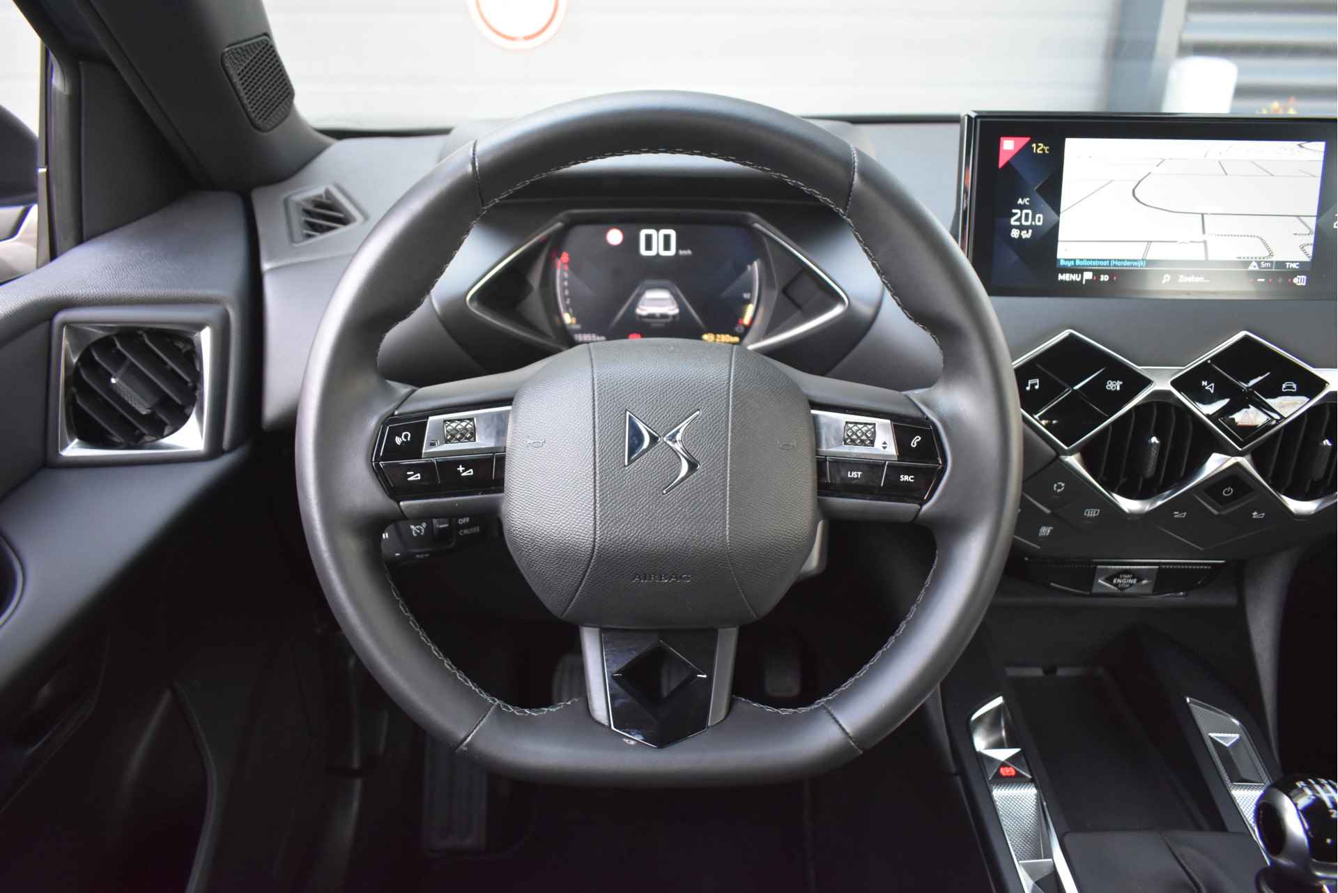 DS DS 3 Crossback 1.2 PureTech Montmartre | Navigatie 3D | AllSeason | Parkeersensoren | Keyless-Start | Apple Carplay | Android Auto | - 12/49