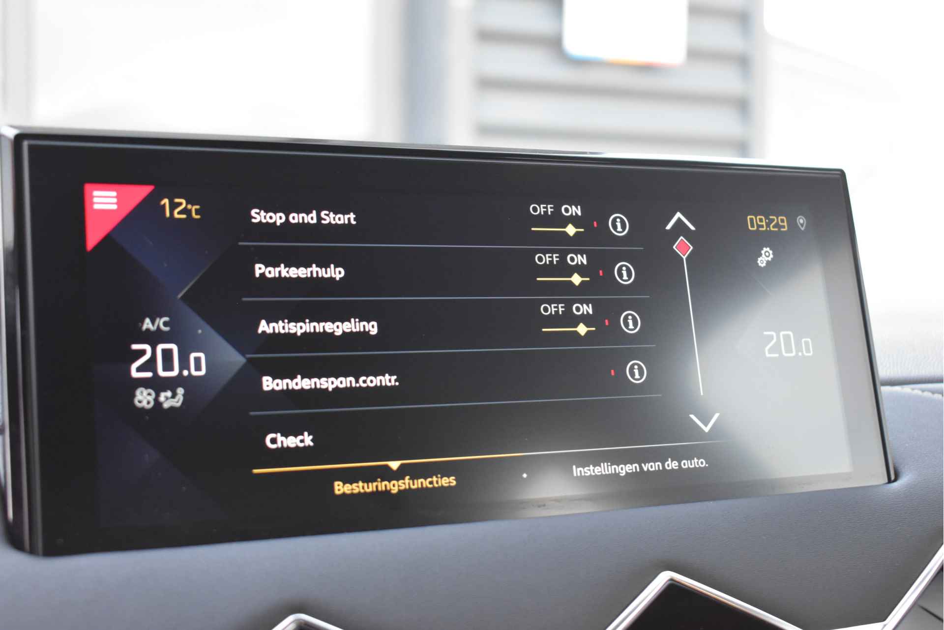 DS DS 3 Crossback 1.2 PureTech Montmartre | Navigatie 3D | AllSeason | Parkeersensoren | Keyless-Start | Apple Carplay | Android Auto | - 25/49