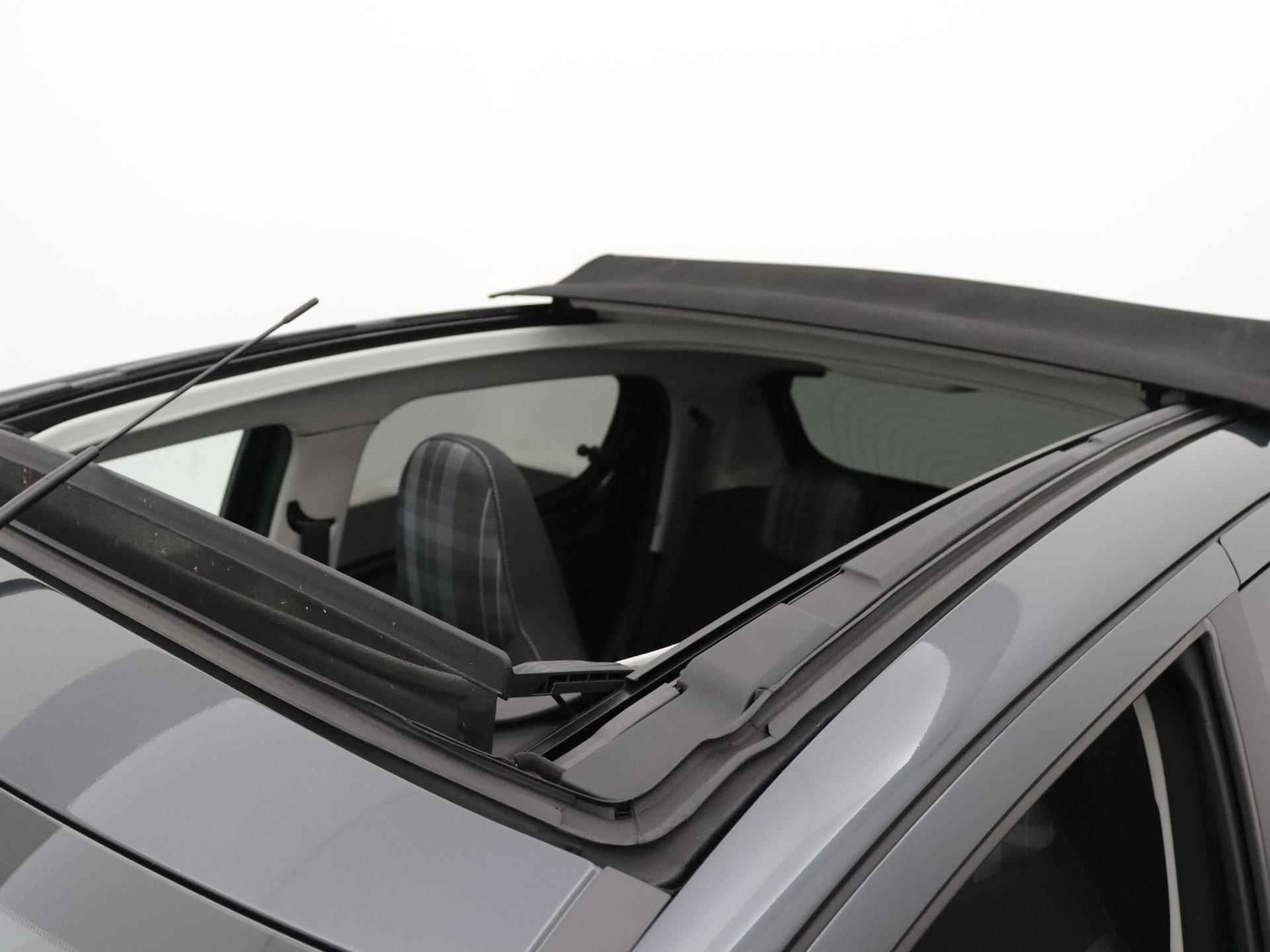 Peugeot 108 Allure TOP! 72pk | Navigatie Via AppleCarPlay/AndroidAuto | Camera | Elektrisch Vouwdak | Climate Control | Licht Metalen Velgen 15" - 9/37