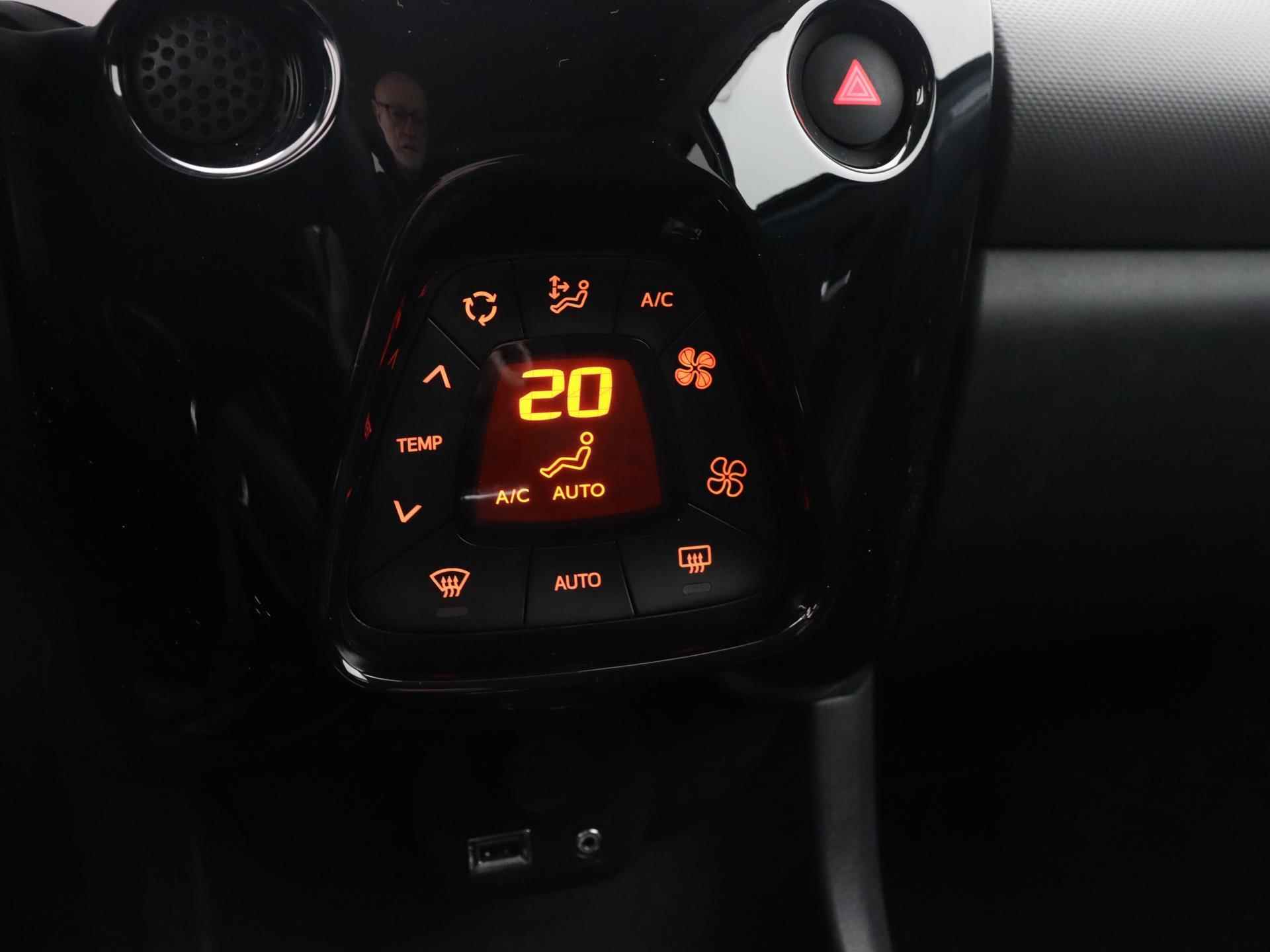 Peugeot 108 Allure TOP! 72pk | Navigatie Via AppleCarPlay/AndroidAuto | Camera | Elektrisch Vouwdak | Climate Control | Licht Metalen Velgen 15" - 29/37