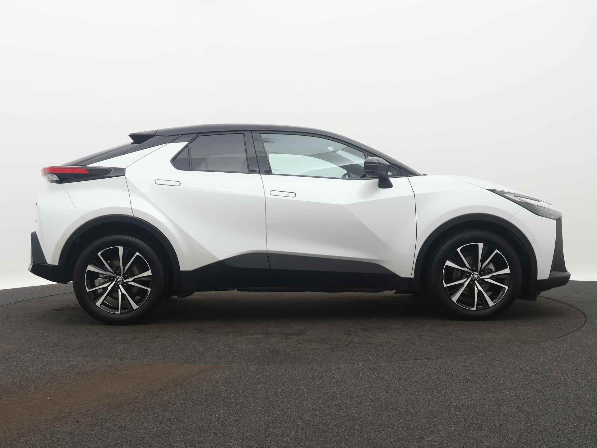 Toyota C-HR 1.8 Hybrid 140 First Edition | Navigatie | 360 Camera | Parkeersensoren | LM velgen | Climate Control | verkocht ovv FL RR - 16/45