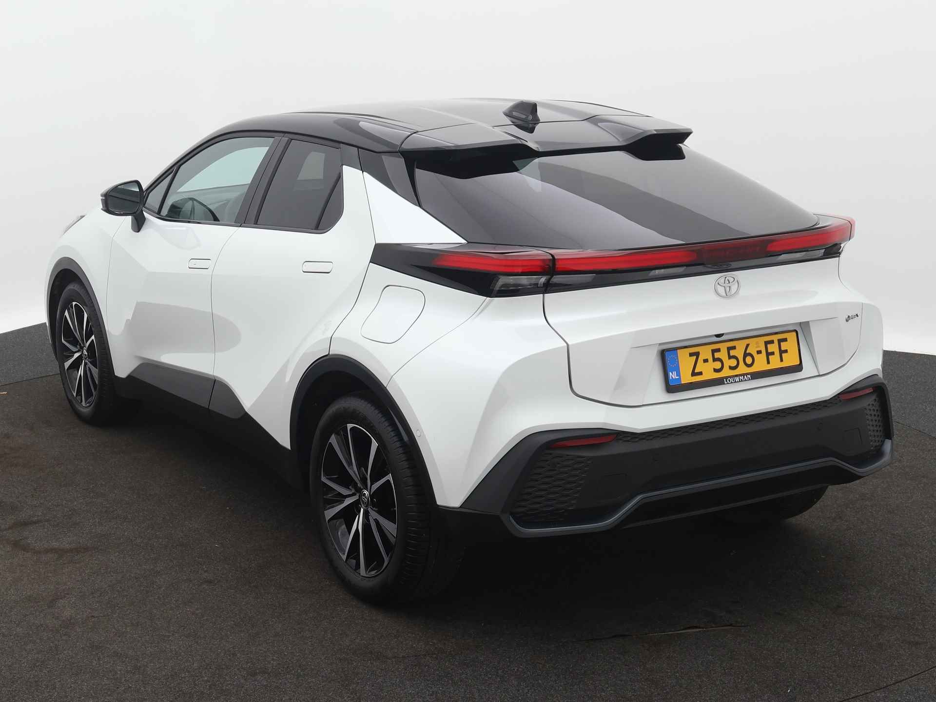 Toyota C-HR 1.8 Hybrid 140 First Edition | Navigatie | 360 Camera | Parkeersensoren | LM velgen | Climate Control | verkocht ovv FL RR - 17/45