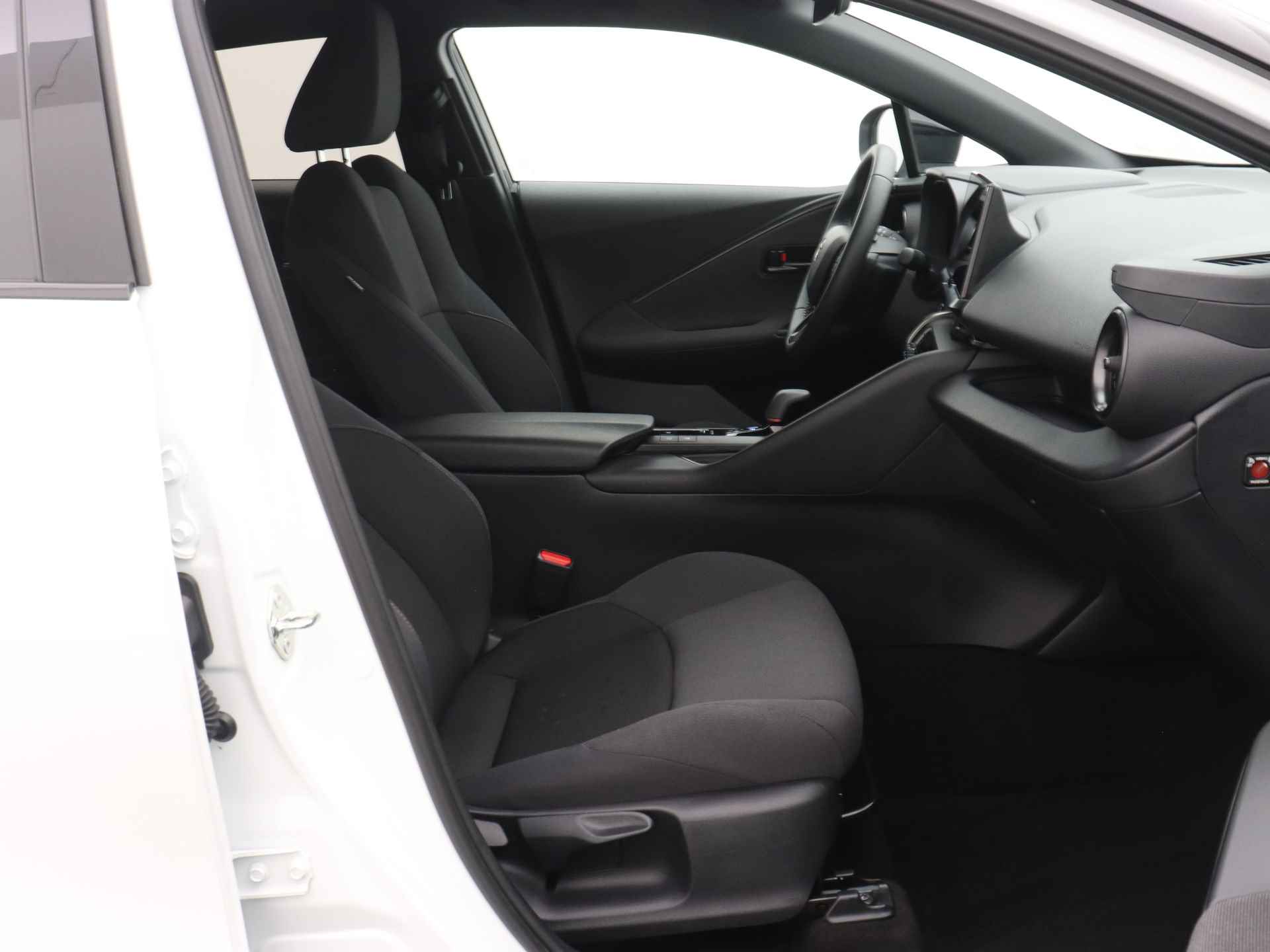 Toyota C-HR 1.8 Hybrid 140 First Edition | Navigatie | 360 Camera | Parkeersensoren | LM velgen | Climate Control | verkocht ovv FL RR - 31/45