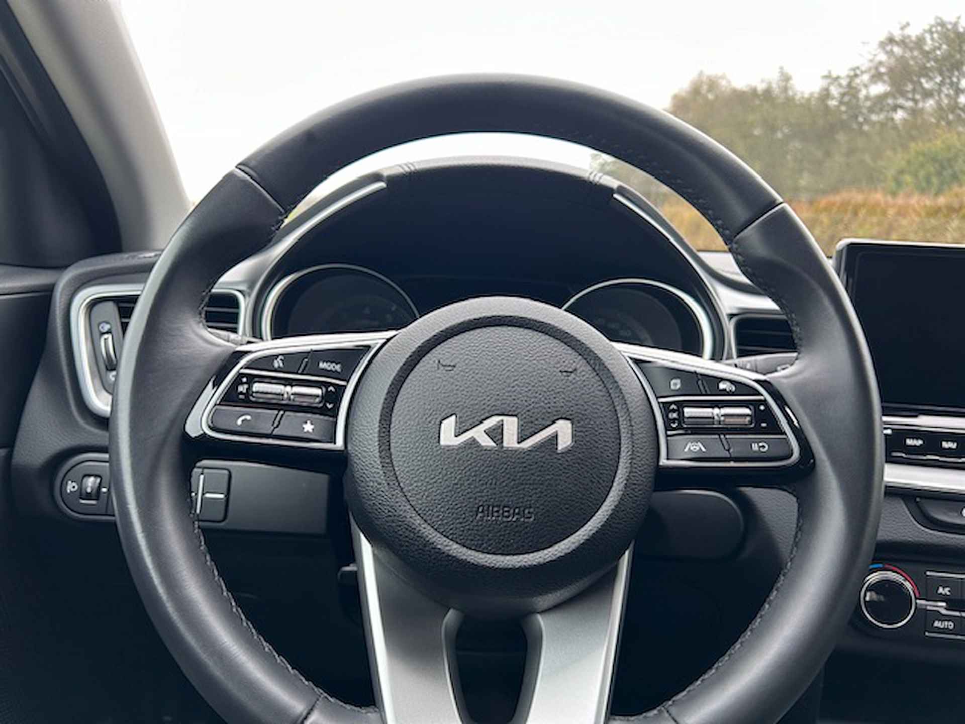 KIA Ceed Sw 1.0 T-GDi 120pk MHEV DCT7 DynamicLine | Navigatie | Apple carplay/ Android auto | Camera | Climate control | All-season banden | NAP | Rijklaar prijs! - 18/25